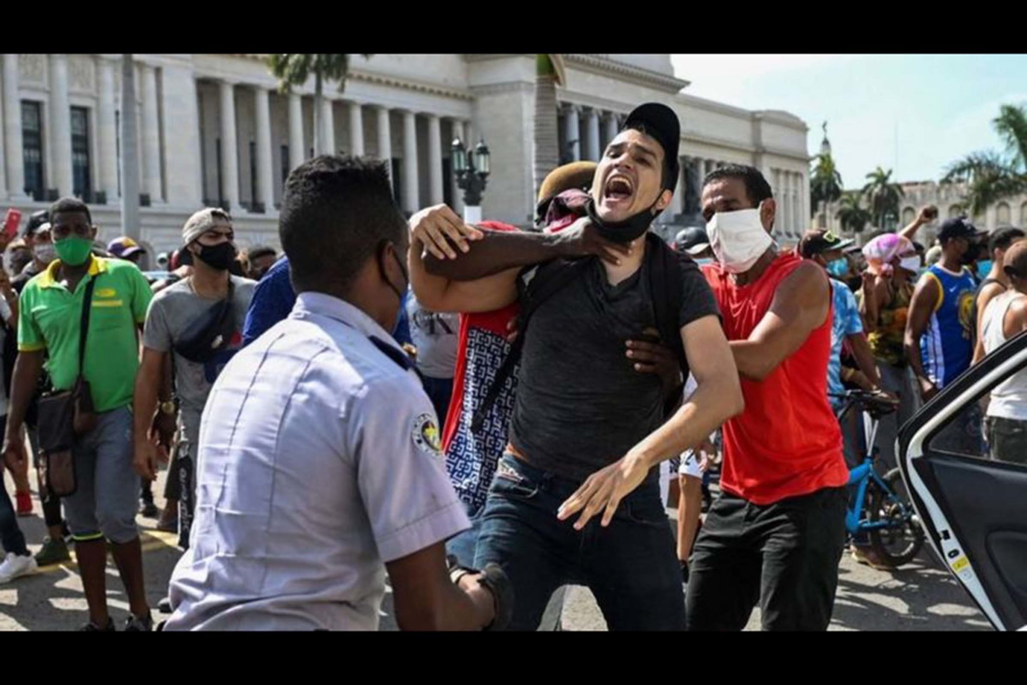 Protestos tiveram início em San Antonio de los Baños e se espalharam pelo país, incluindo a capital Havana.