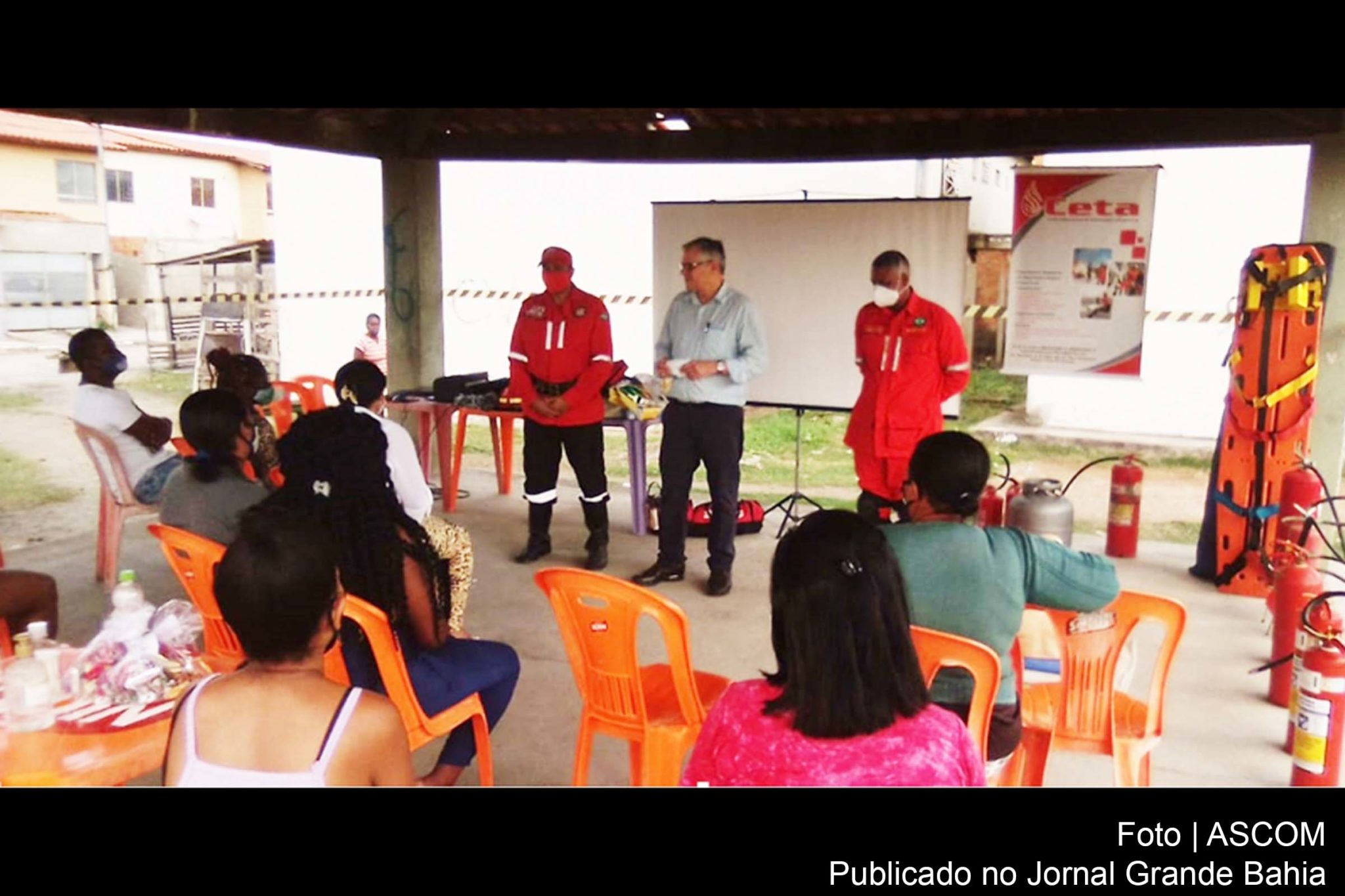Moradores dos residenciais do Minha Casa, Minha Vida Solar da Princesa III e IV, no Bairro Gabriela, receberam treinamento de combate a incêndios.