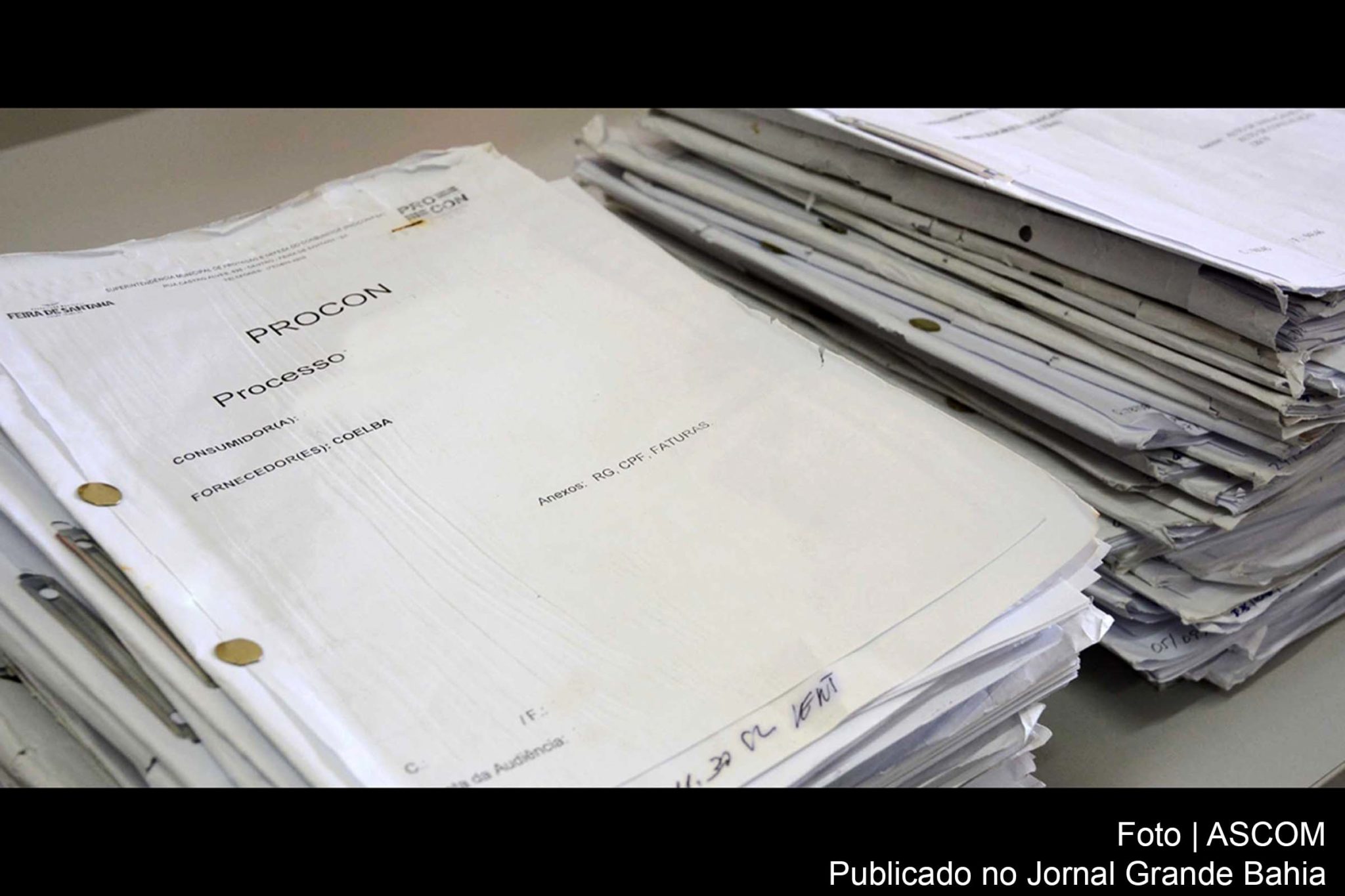 A campeã de reclamações é a Embasa, seguido da Coelba e operadoras de telefonia, com destaque para a Oi, além de planos de saúde.