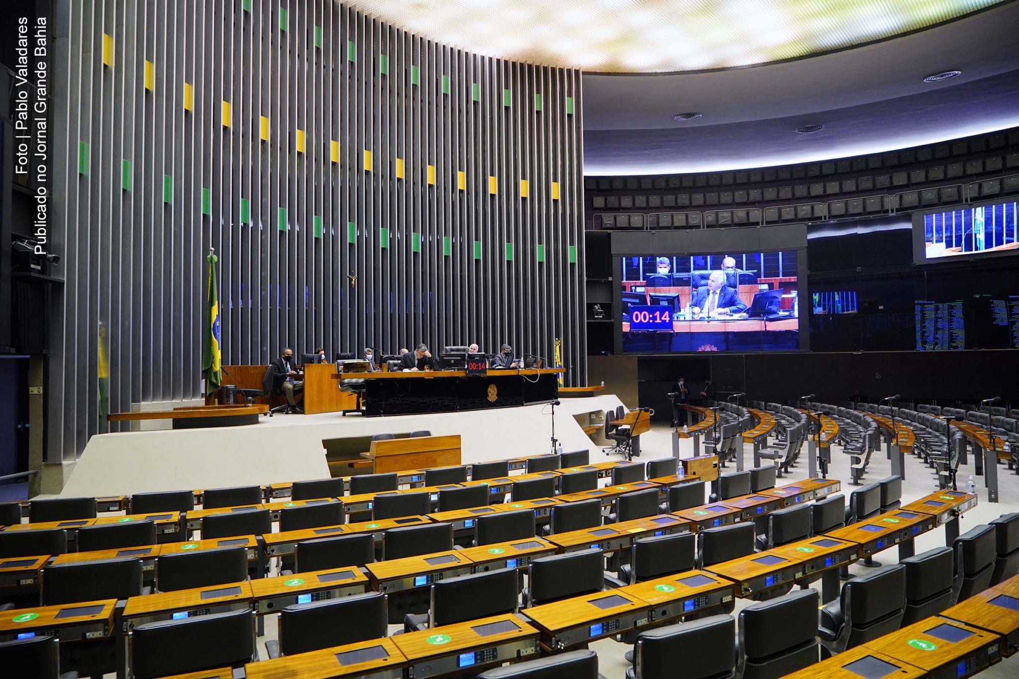 Parlamentares debate fim dos privilégios de servidores públicos através dos supersalários de marajá.