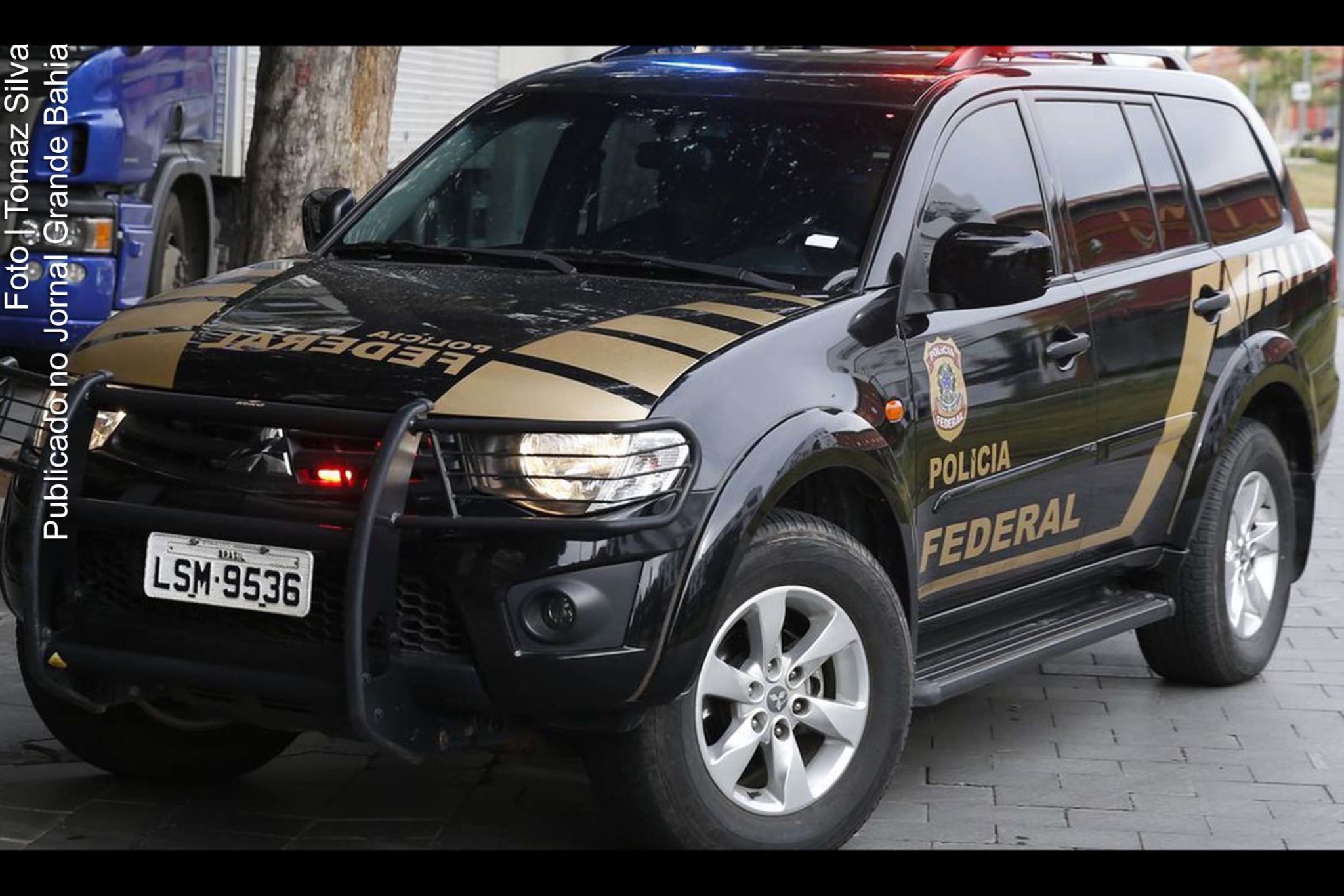 Agentes da Polícia Federal (PF) e da Receita Federal promovem operação contra o contrabando de ouro, garimpado ilegalmente na região Norte do país.