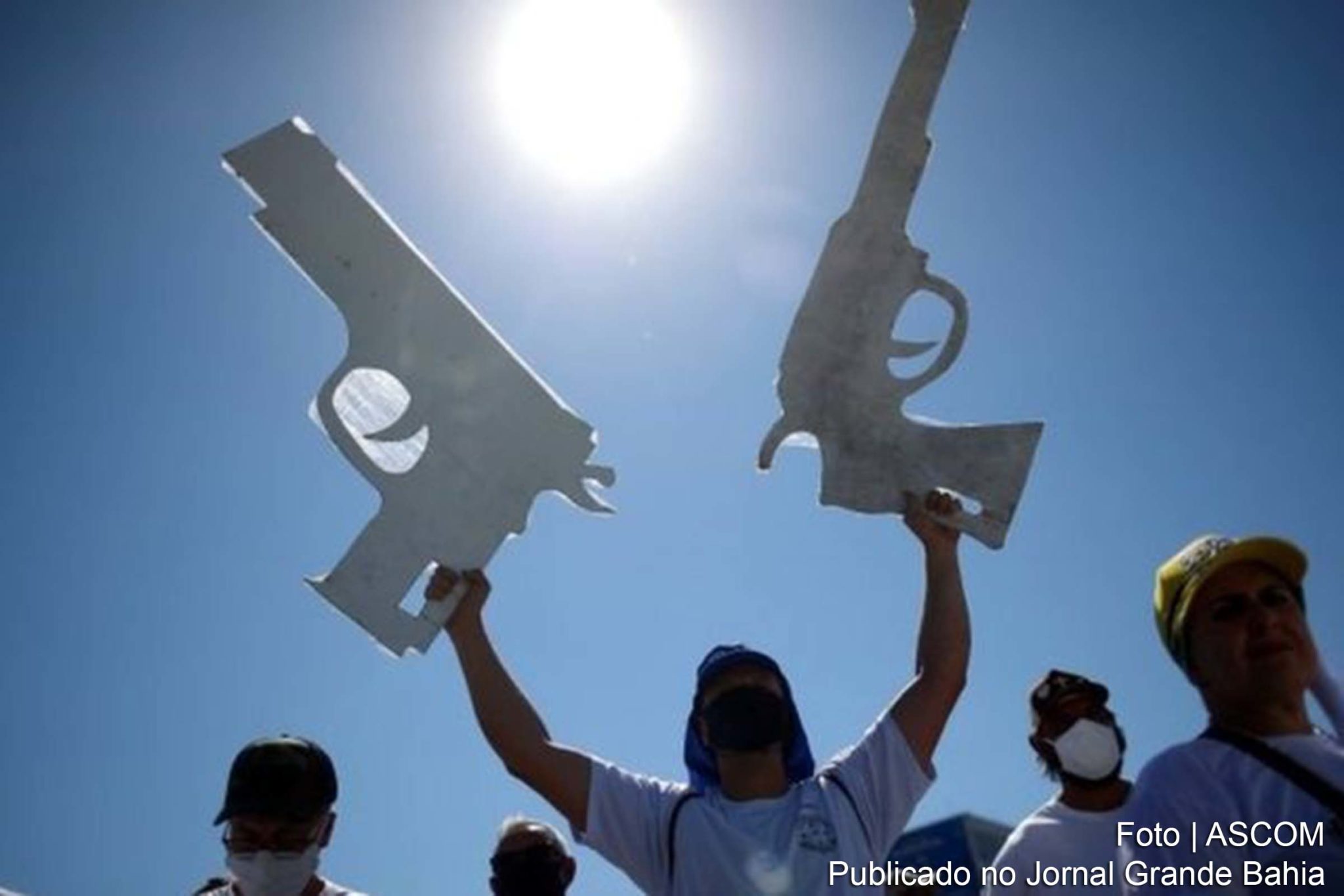 Sob Governo Bolsonaro, Brasil duplica armas registradas em um ano, e mortes violentas crescem na pandemia