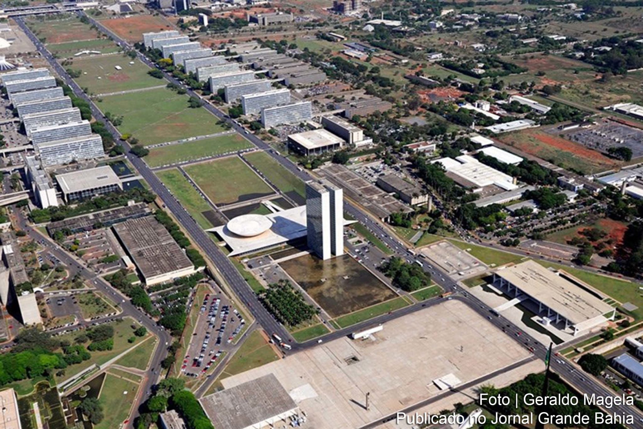 Regras em discussão no Congresso Nacional que limitam supersalários dos servidores abrangem todos os poderes da República e todos os níveis da administração.