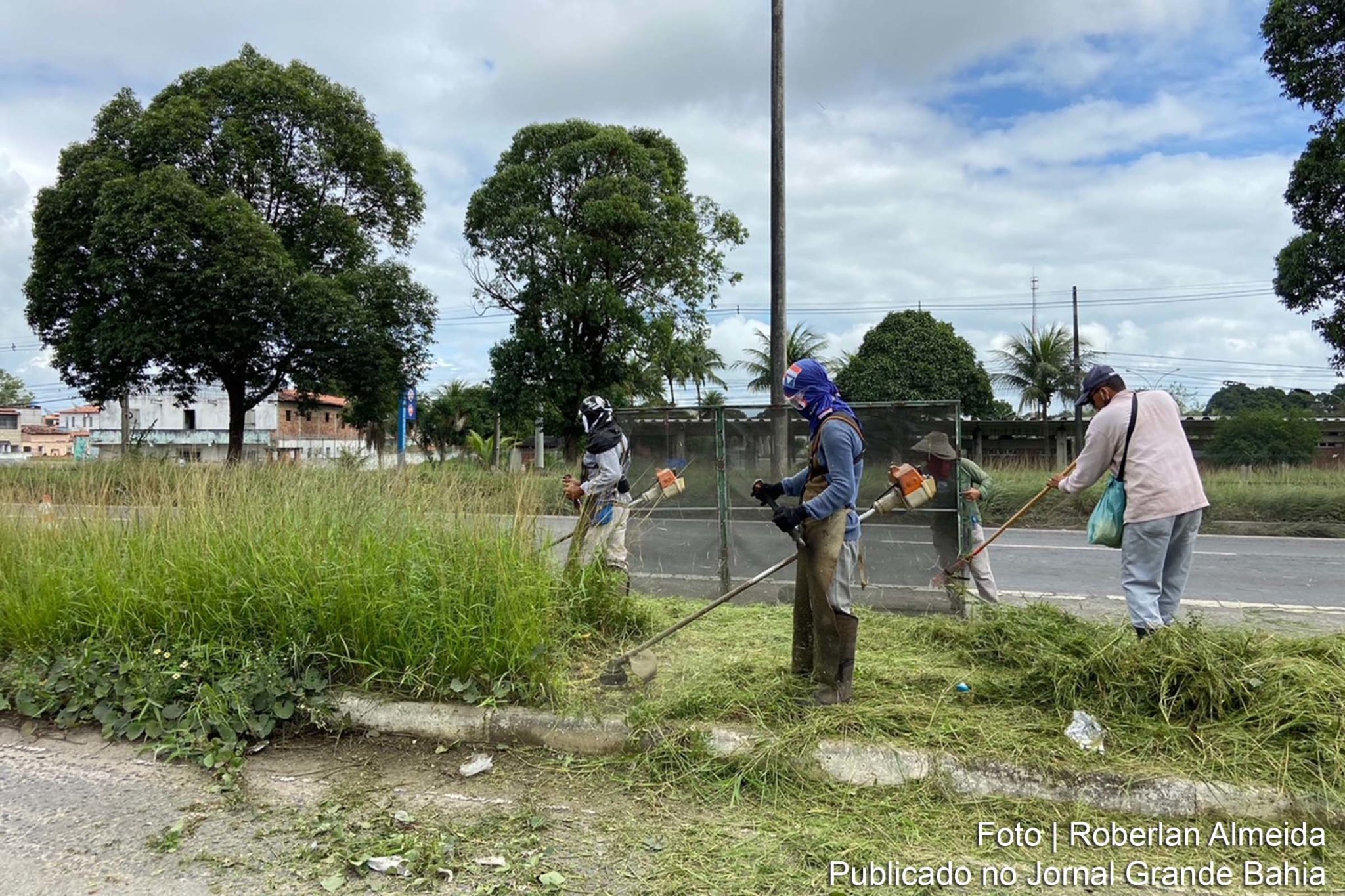 A operação de limpeza promovida pela Secretaria Municipal de Serviços Públicos (SESP) de Feira de Santana segue avançando na região norte de Feira de Santana.
