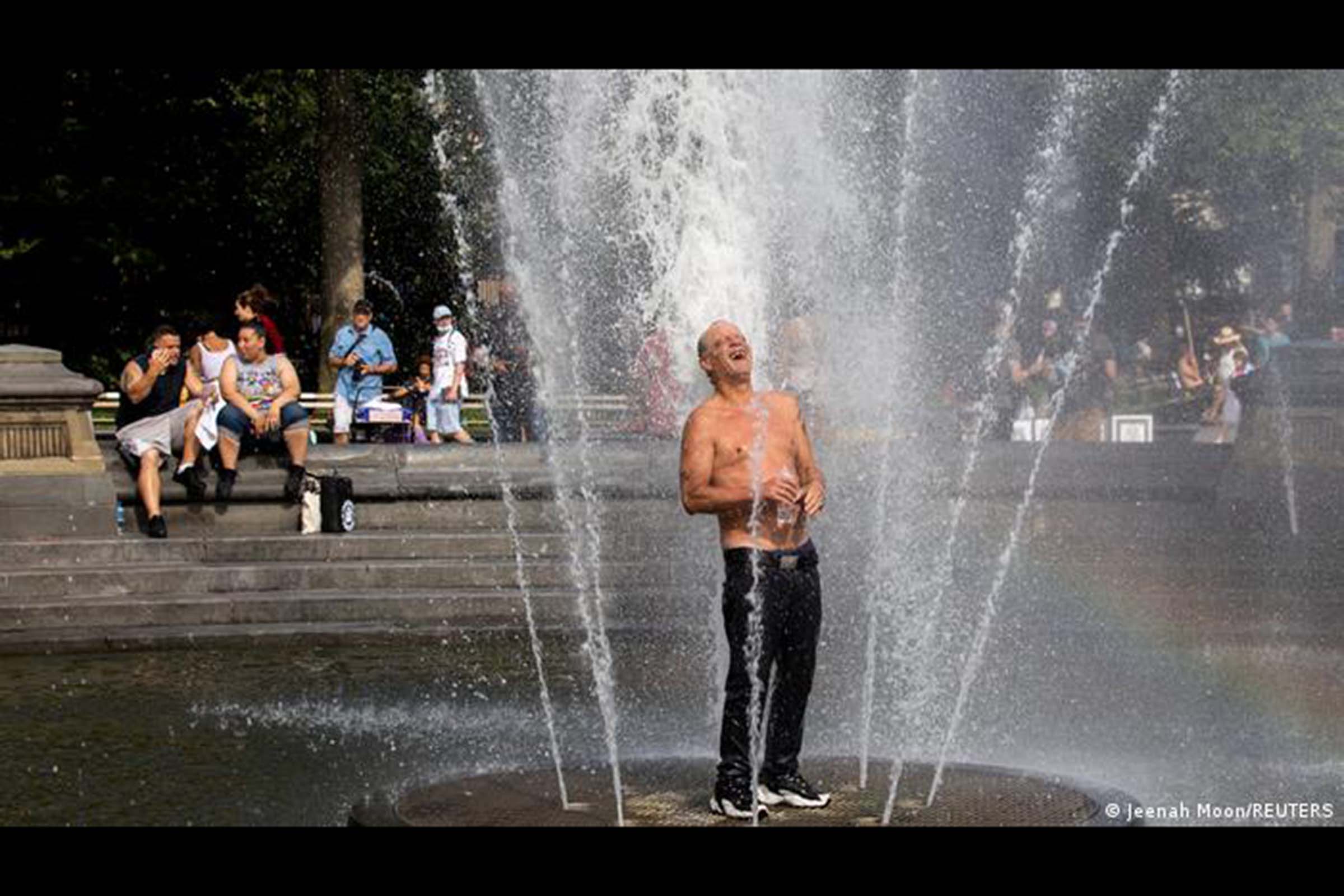 Temperatura combinada do oceano e da superfície terrestre foi 0,93 °C maior do que a média do século 20, segundo a NOAA. Recorde leva em conta dados oficiais desde 1880. Agência considera "muito provável" que 2021 fique entre os 10 anos mais quentes da história.