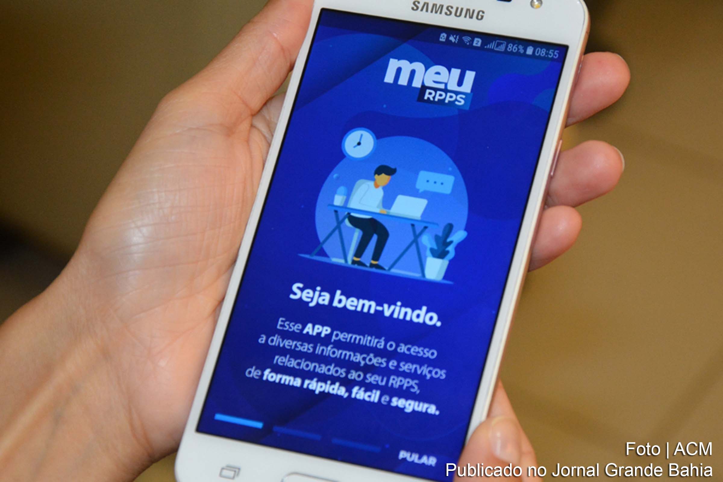 Os beneficiários devem realizar o recadastramento por meio de aplicativo, o recadastramento é condição para a continuidade do recebimento do benefício financeiro.