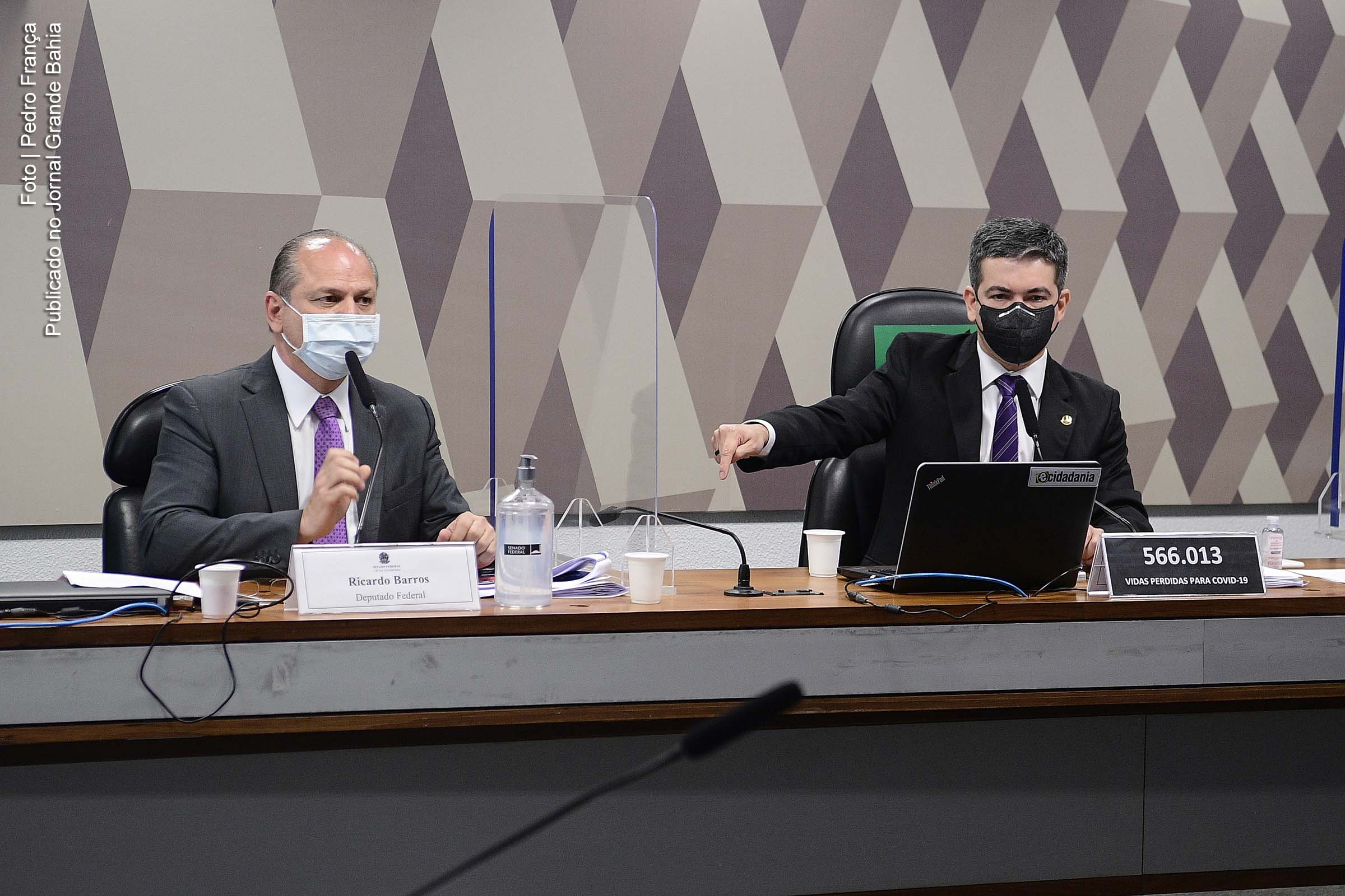 Deputado Ricardo Barros (PP-PR) afirmou que sua conduta é "exemplar" e que os senadores da CPI "nada encontrarão" contra ele. Senador Renan Calheiros, relator da comissão no Senado, diz ver "óbvios indícios" da participação do líder do governo Bolsonaro na Câmara em "rede criminosa" para venda de vacinas.