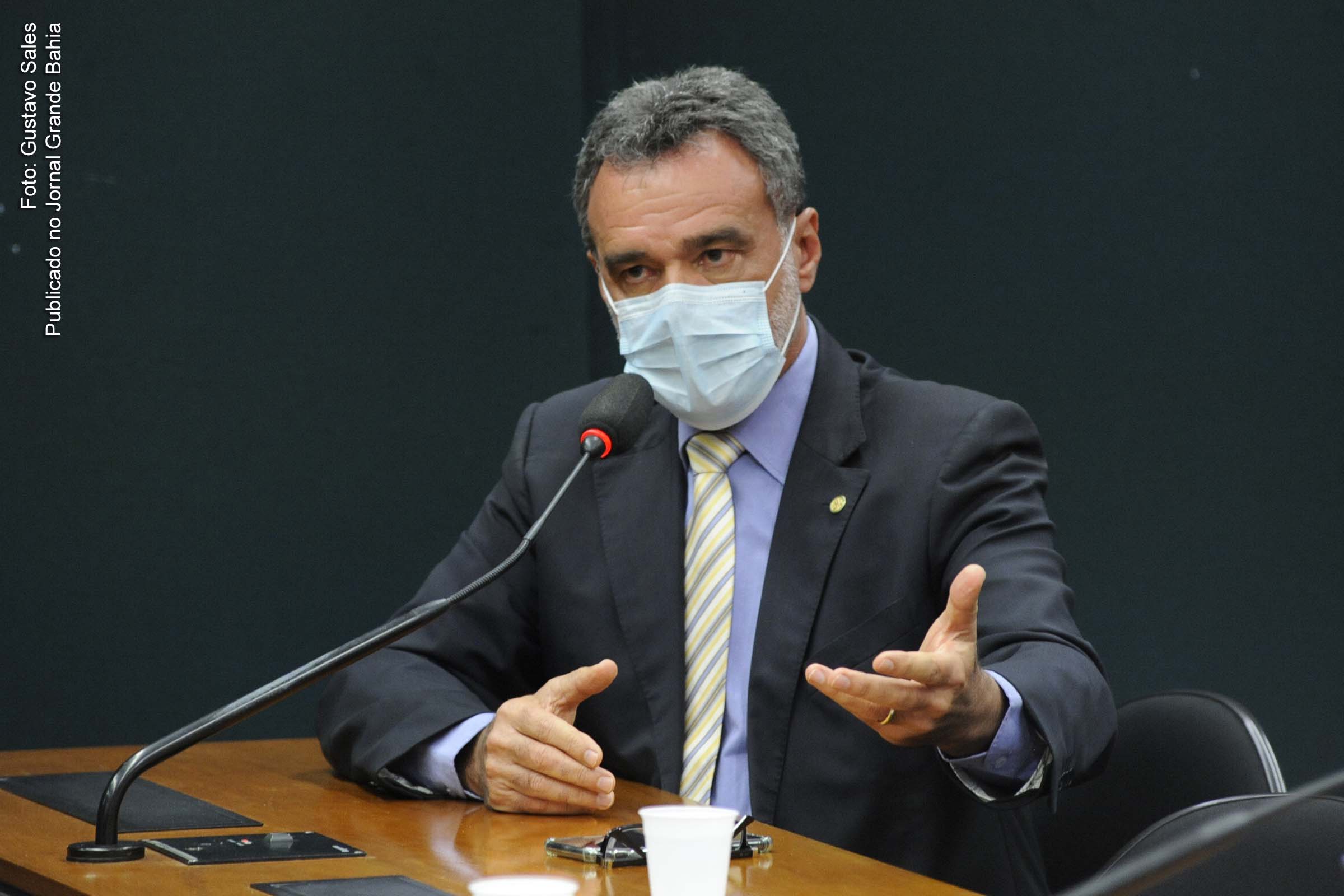 Deputado Daniel Almeida repudia privatização dos Correios; Texto-base foi aprovado na Câmara