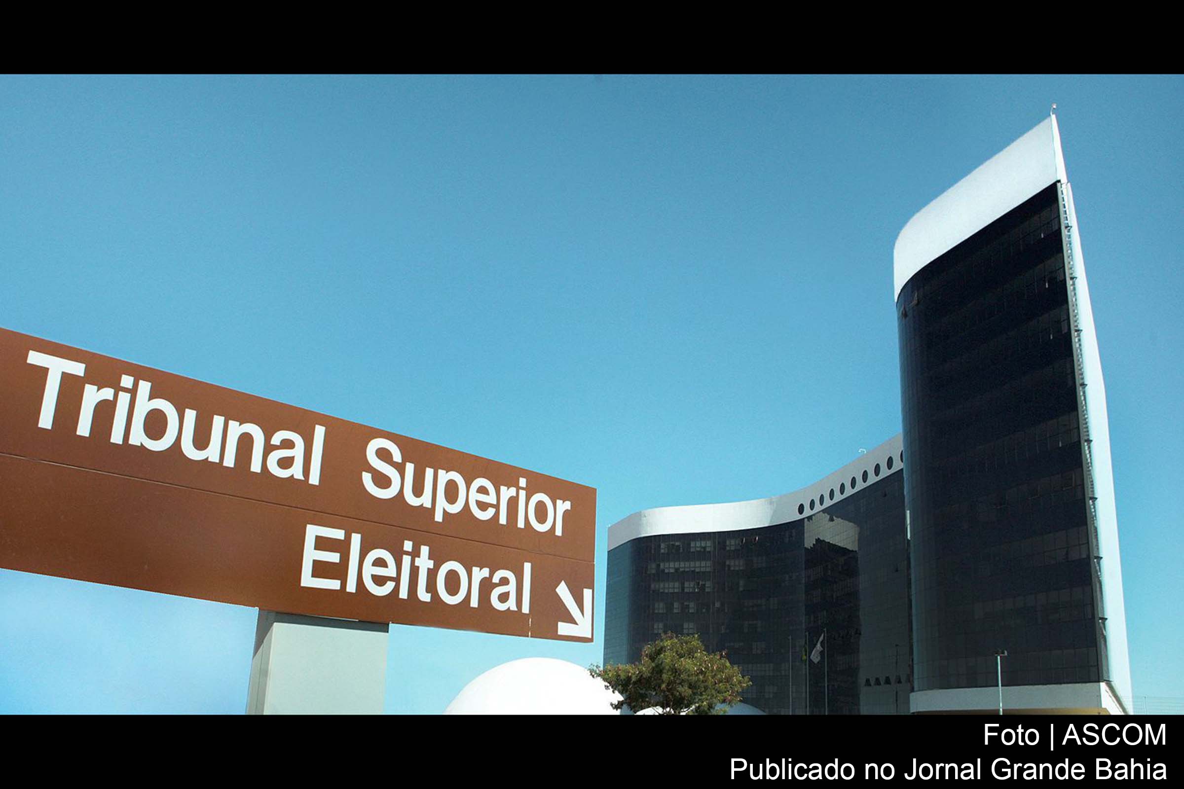 Em outra frente, TSE também decide enviar notícia-crime ao STF pedindo que o presidente Jair Bolsonaro seja investigado no inquérito das fake news e dos atos antidemocráticos.