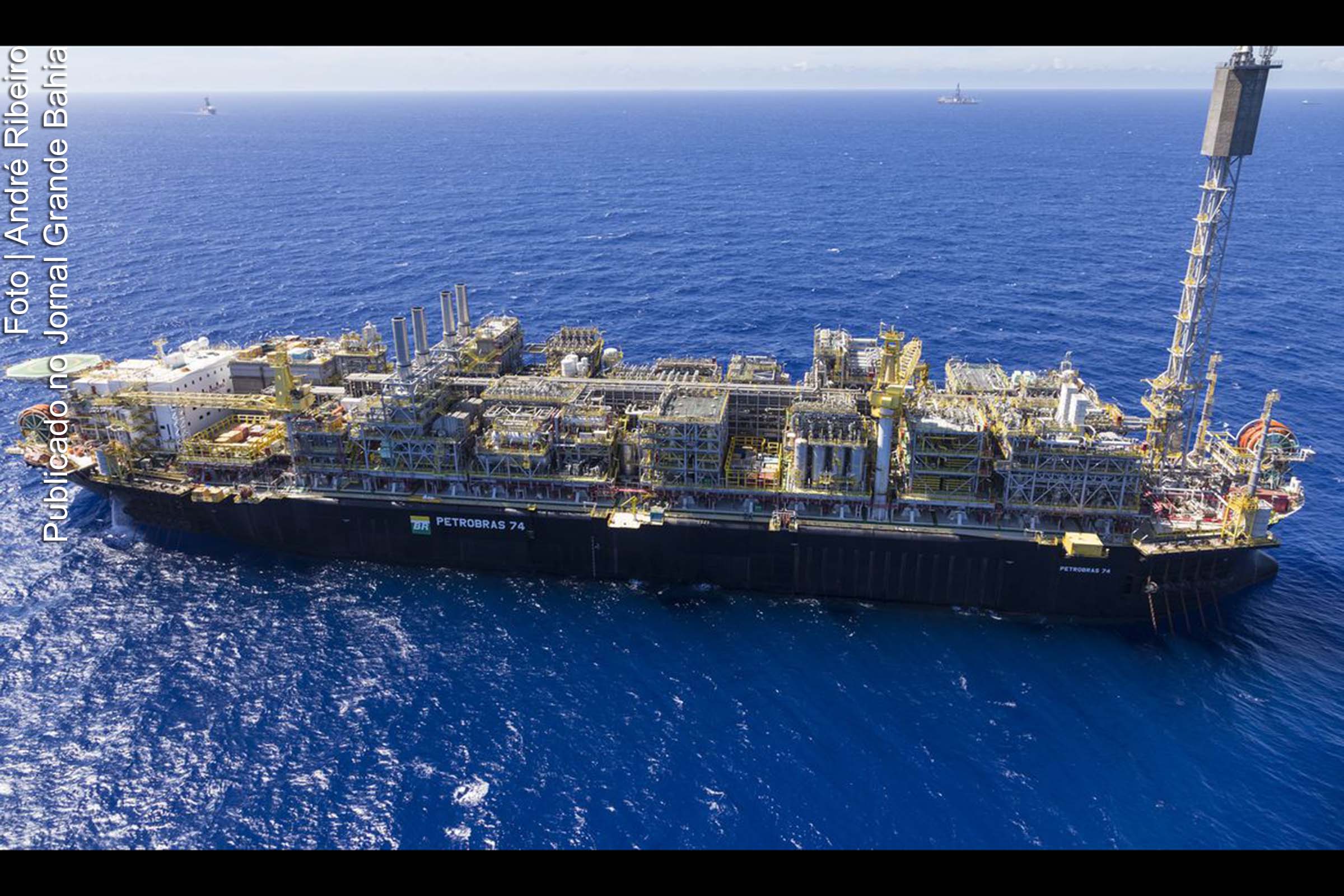 Foram produzidos 2,806 milhões de barris de óleo equivalente por dia.