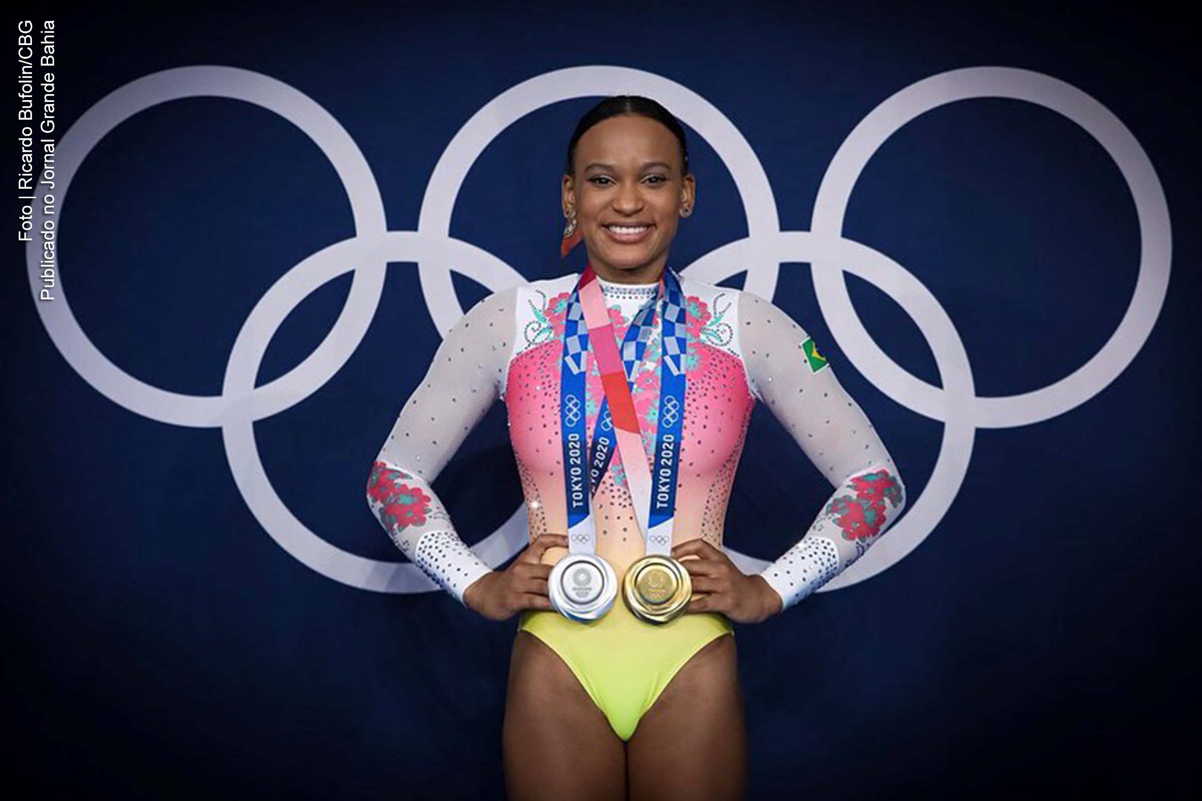 Com um ouro no salto e uma prata no individual geral, atleta Rebeca Andrade foi a primeira ginasta brasileira a subir no pódio olímpico e a primeira mulher do país a receber duas medalhas em uma mesma edição dos Jogos.