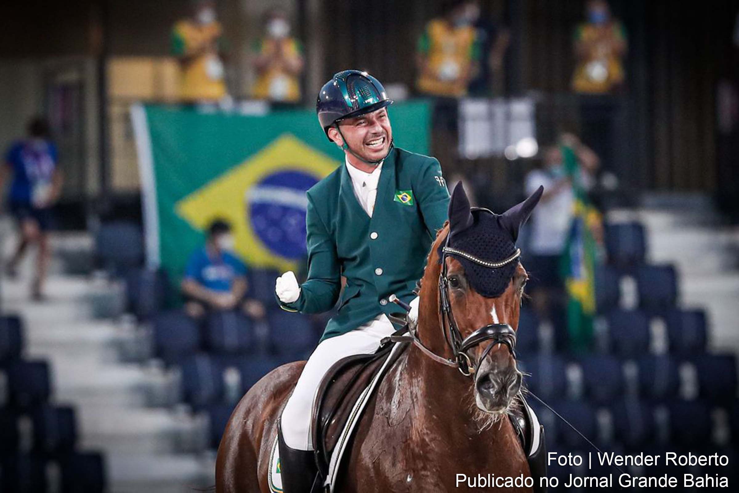 Rodolpho Riskalla conquista medalha de prata no hipismo de adestramento.