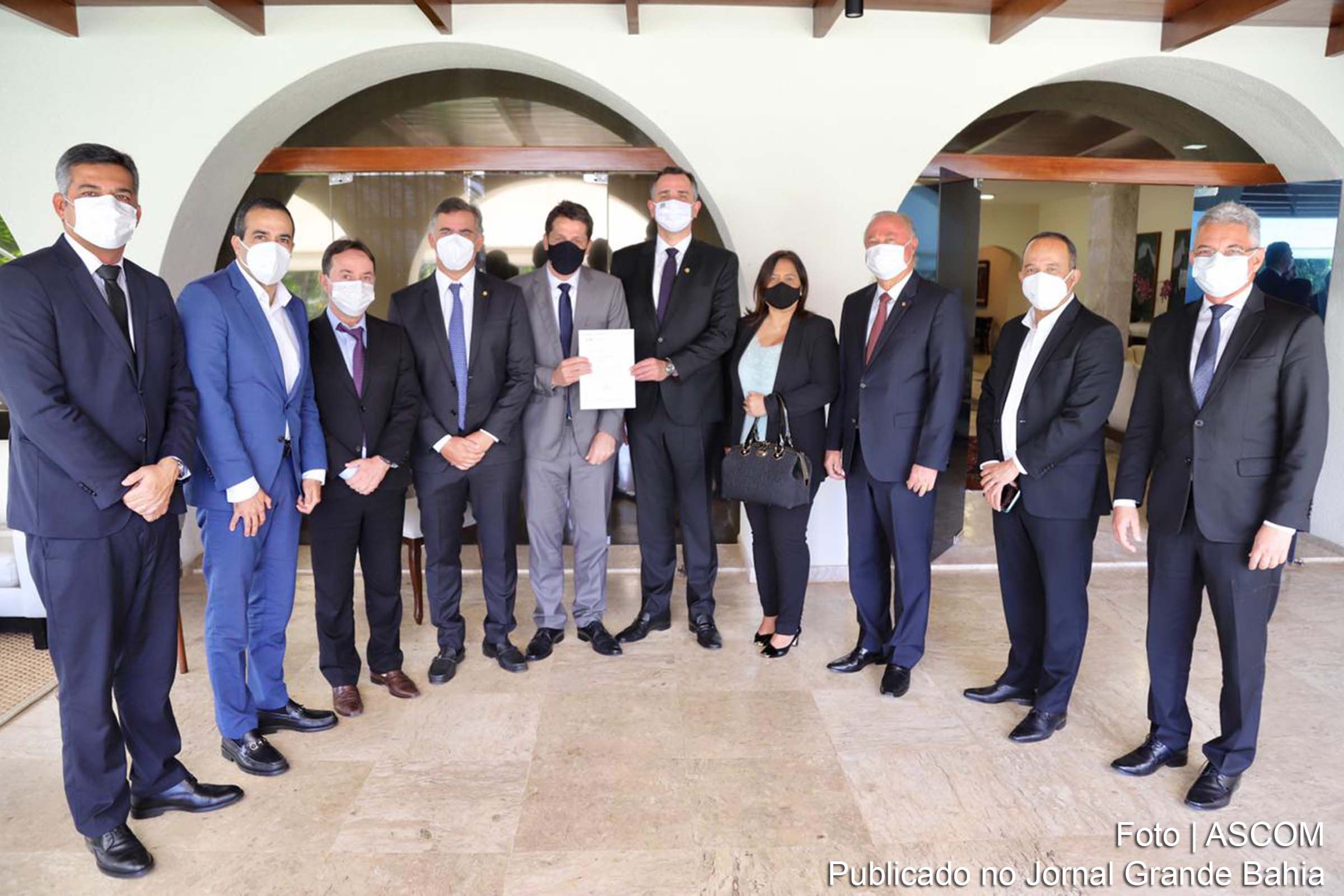Presidente do Senado Federal, Rodrigo Pacheco (DEM-MG), recebe comitiva de prefeitos com demandas da Bahia.