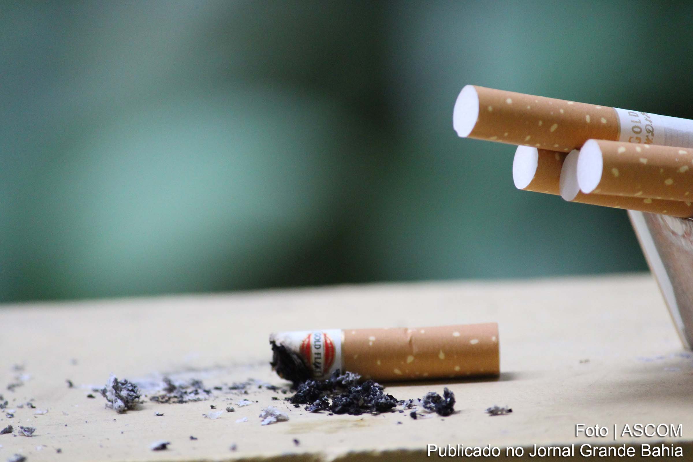 O tabagismo é reconhecido como uma doença crônica causada pela dependência à nicotina.