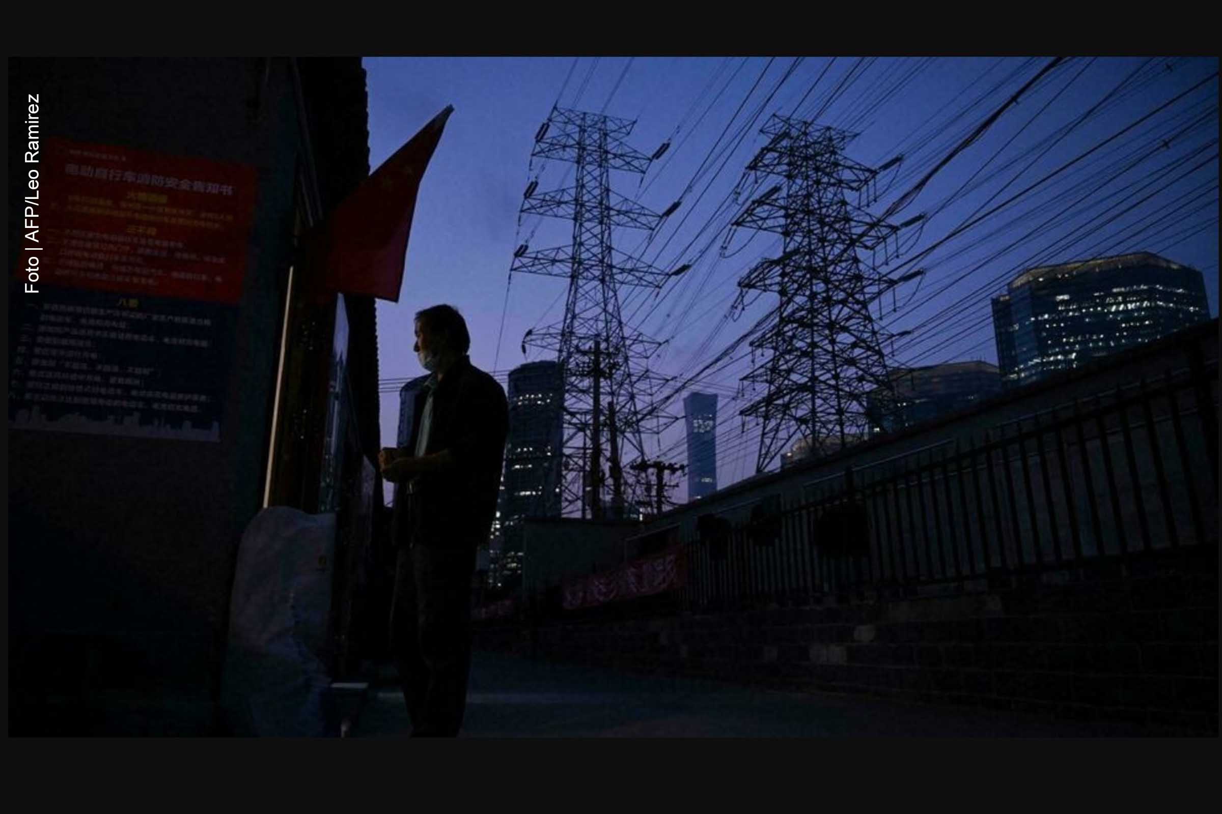 A agência de classificação de risco Goldman Sachs reduziu, nesta terça-feira (28/09/2021), suas projeções de crescimento para a China, em razão dos apagões em todo país que afetam milhões de residências e paralisam fábricas, algumas das quais abastecem as empresas Apple e Tesla.