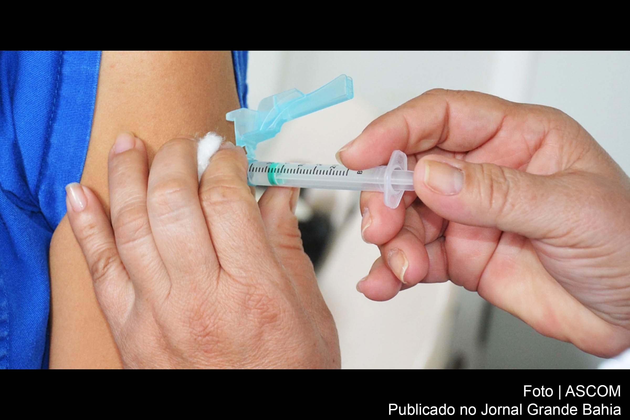 Somente aqueles que estão no período recomendado, de acordo com a data na caderneta de Vacinação, poderão receber a segunda dose.