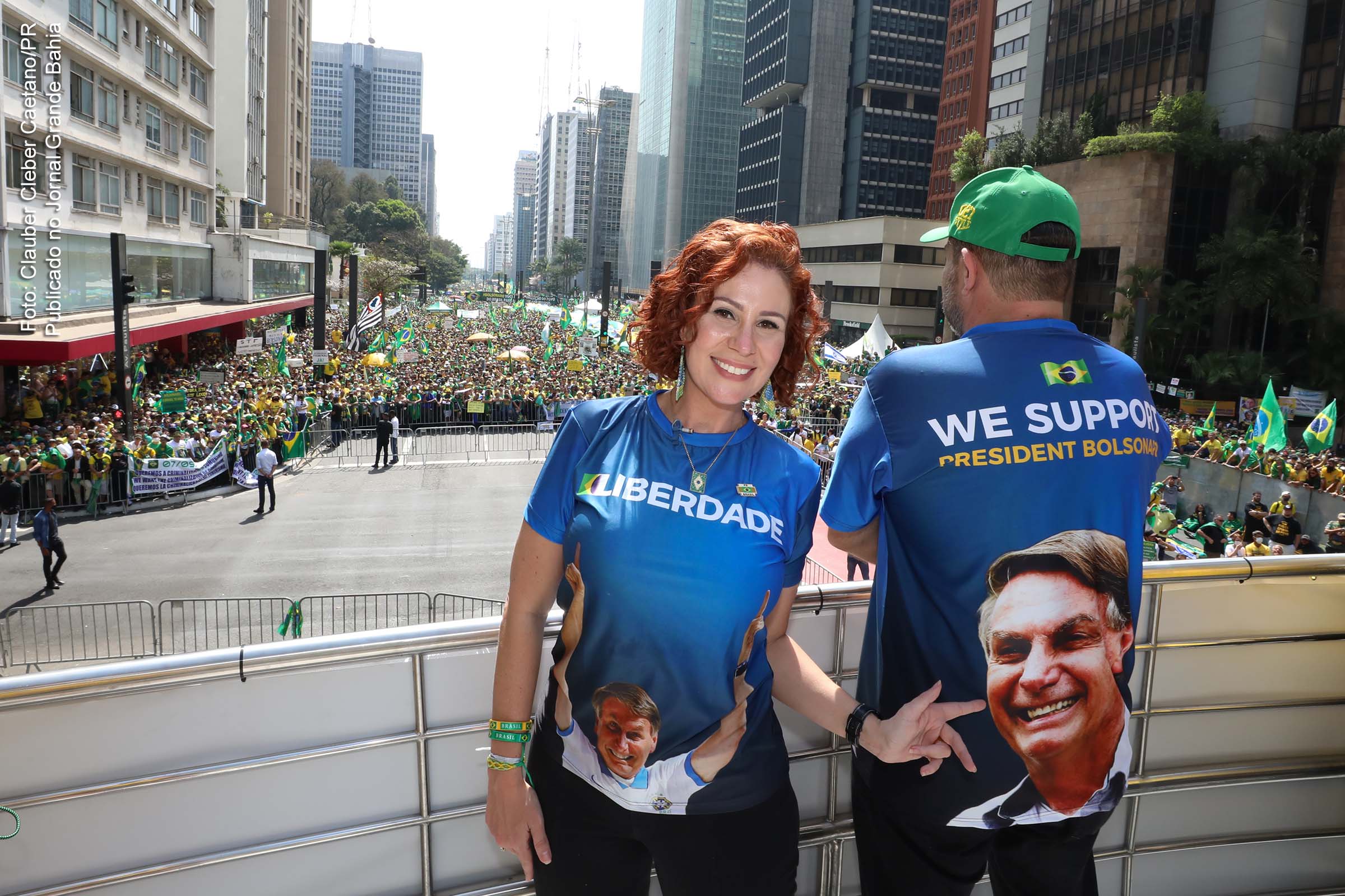 Deputada federal Carla Zambelli (PSL-DF) participa de ato dos extremistas do bolsonarismo ocorrido em São Paulo, em 7 de Setembro de 2021.