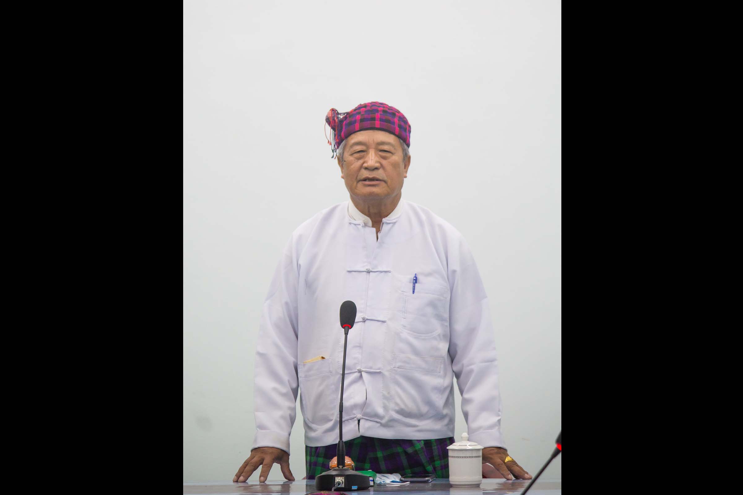 Duwa Lashi La: "Hoje iniciamos uma guerra defensiva do povo contra a junta militar". Grupo oposicionista Governo de Unidade Nacional defende "guerra defensiva" contra junta de generais que governa país desde golpe militar de fevereiro de 2021.