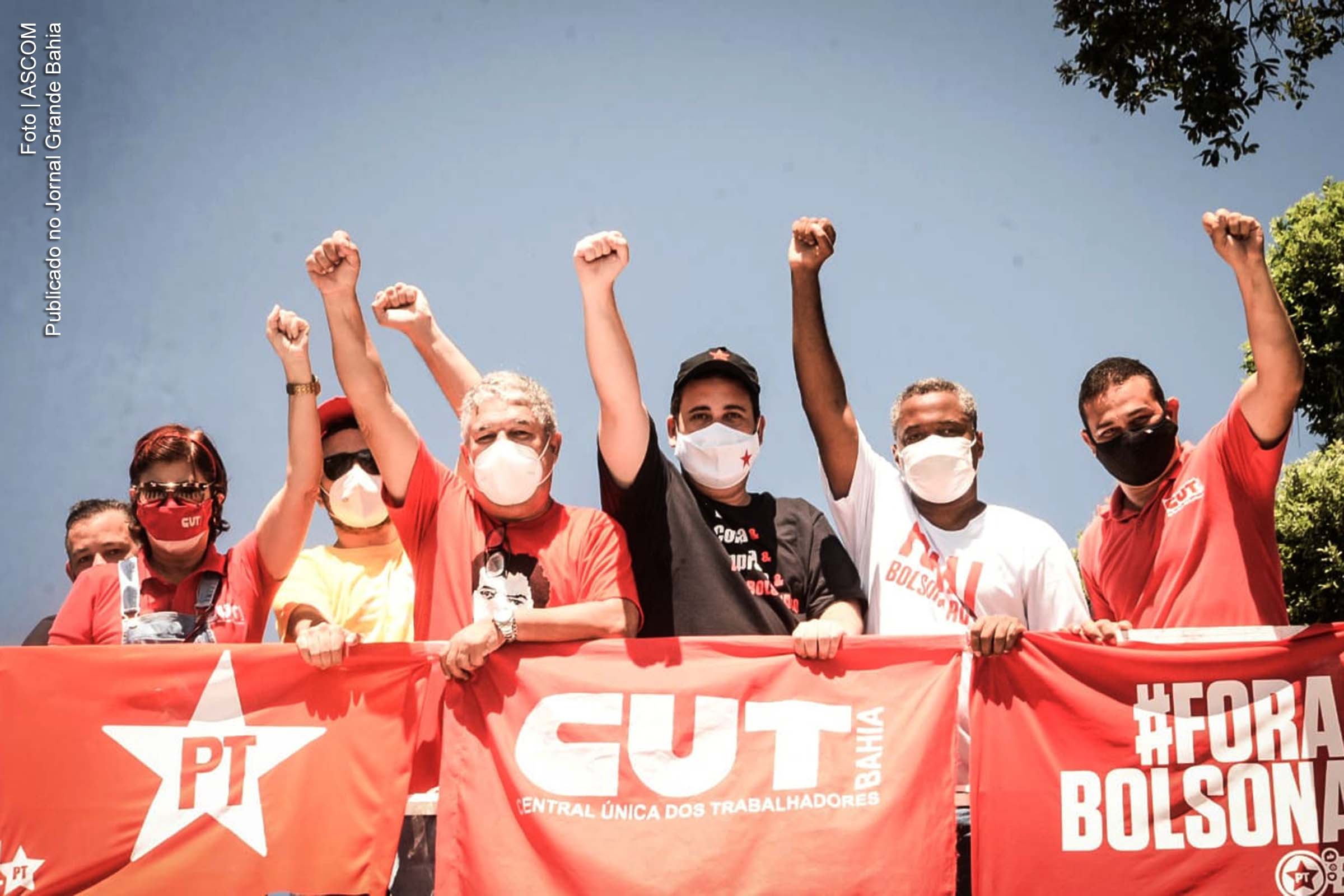 Em Salvador, lideranças políticas participam de protesto contra o extremista de direita Jair Bolsonaro.