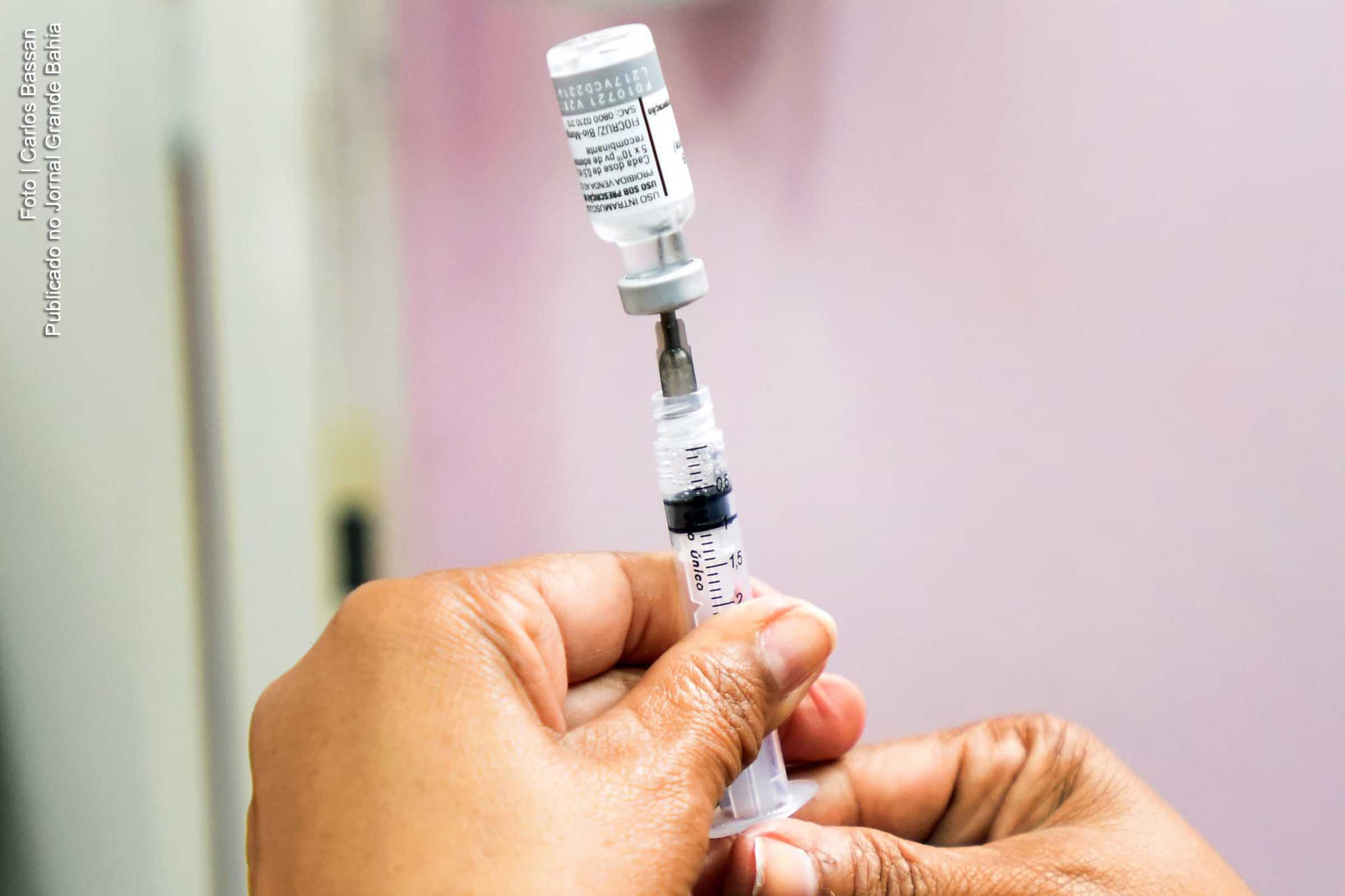 Segundo Ministério da Saúde, 64 milhões de pessoas com mais de 18 anos foram completamente imunizadas contra a covid-19 no país e 132 milhões já receberam a primeira dose. A partir da metade de setembro de 2021, idosos vão receber dose de reforço contra a Covid-19.