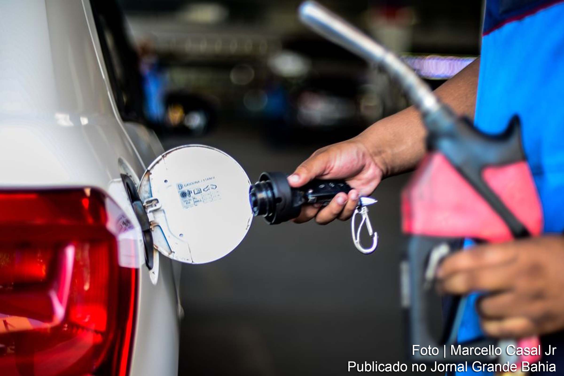 a Petrobras, orientada pelo Governo ultraliberal de Jair Bolsonaro, dolarizou o preço dos combustíveis para manter alta rentabilidade financeira dos acionistas.