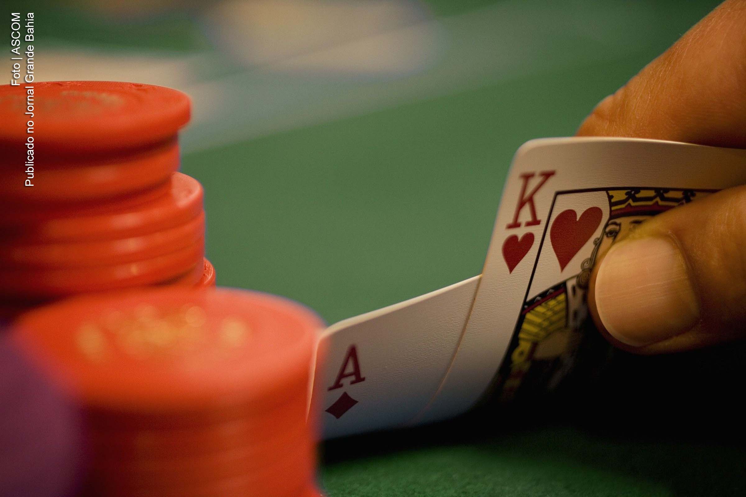 Componente psicológica é o elemento fundamental que distingue o pôquer (poker) de outros jogos de aposta.