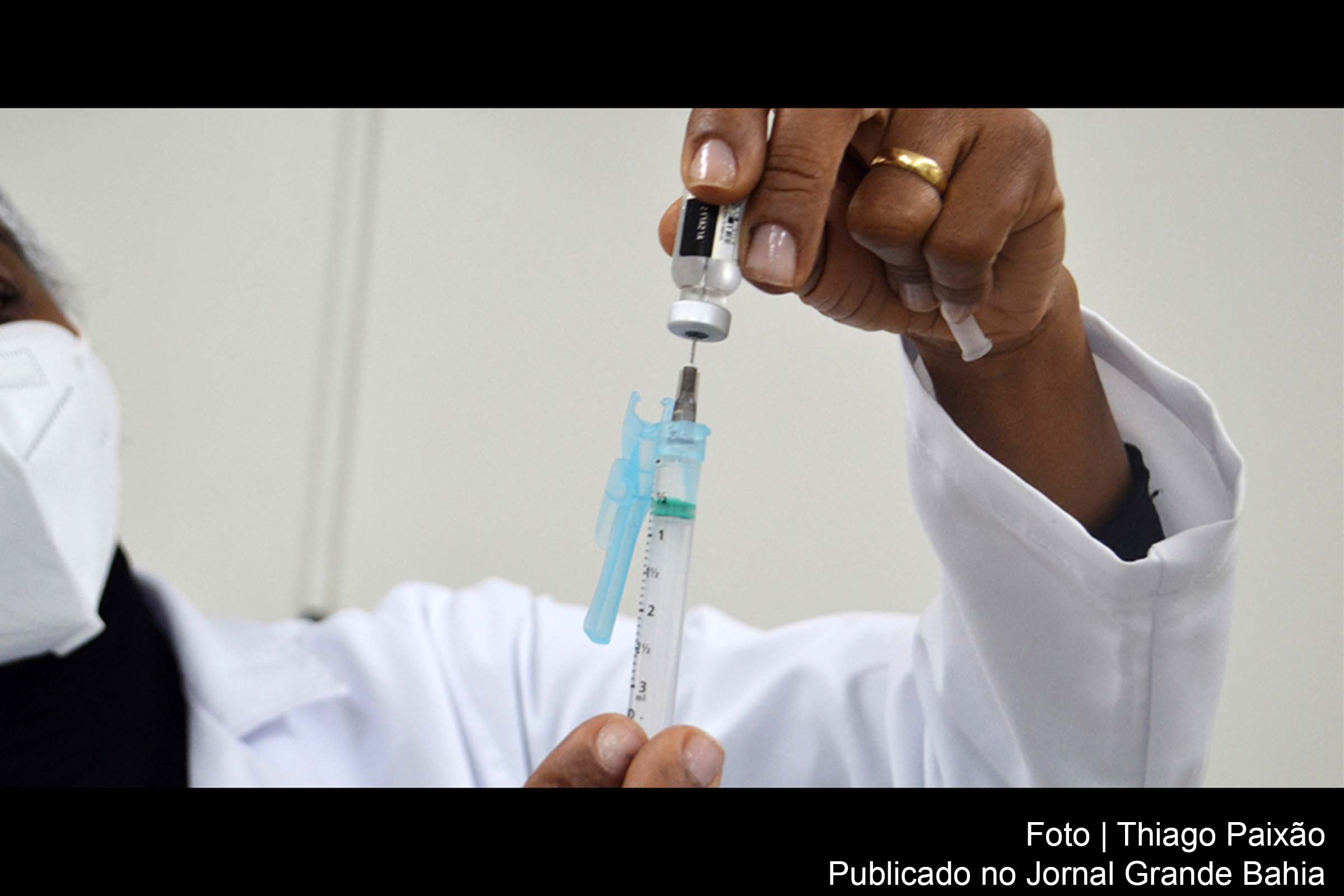 A imunização é para nascidos até 6 de setembro de 2003, maiores de 18 anos, grávidas e puérperas (até 45 dias pós-parto), também maiores de 18 anos.