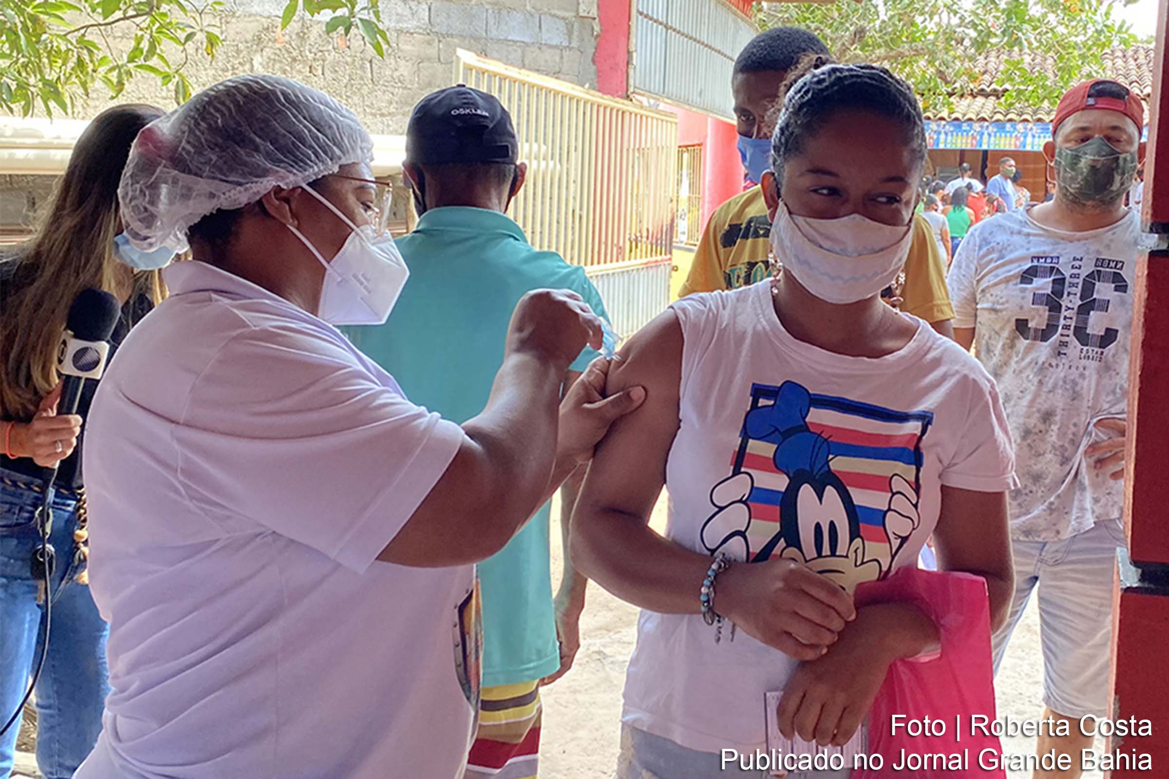 É obrigatório apresentar RG, CPF e comprovante de residência no nome da pessoa a ser vacinada, de pai, mãe ou com alguma comprovação de vínculo.