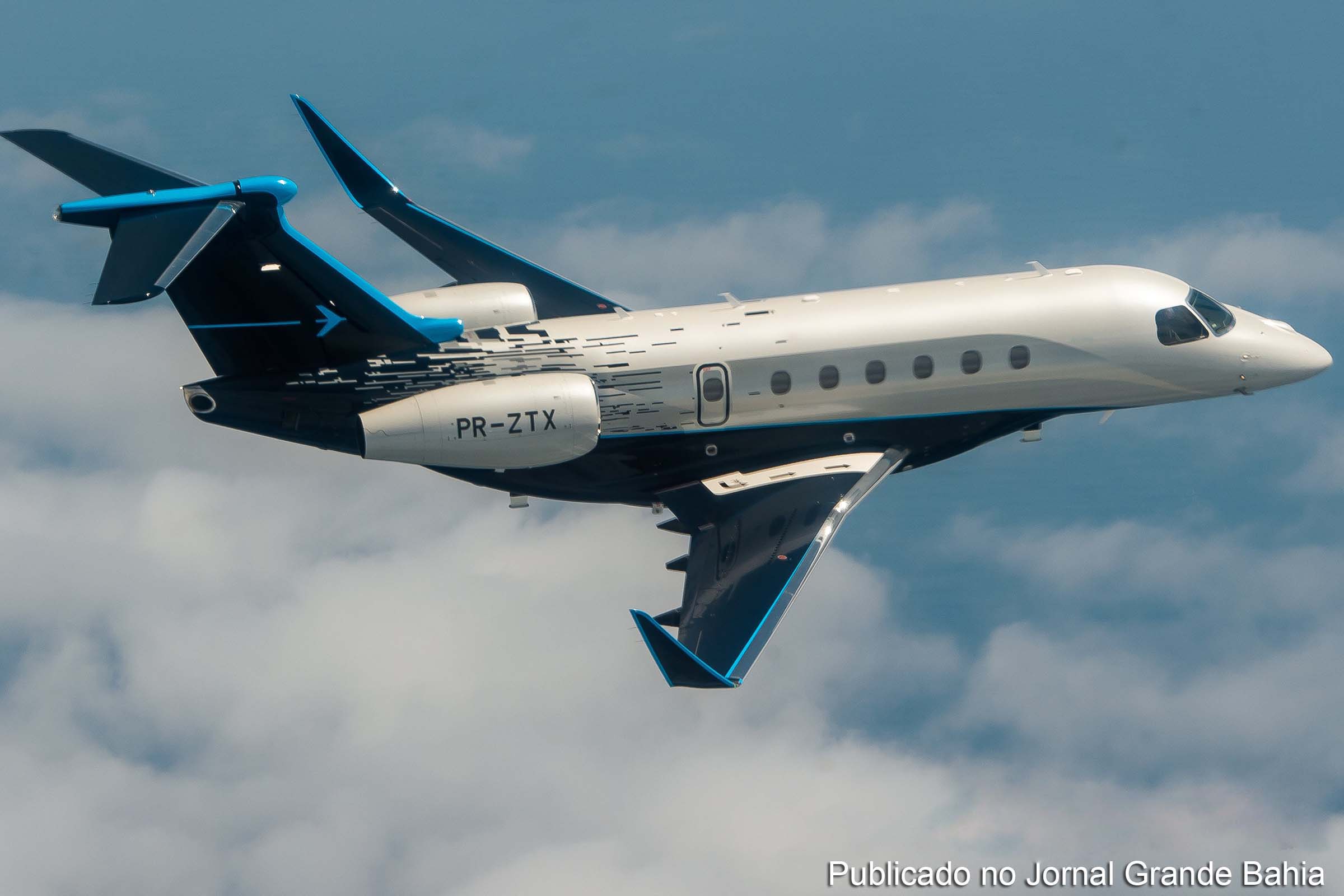 Aeronave Embraer, modelo Phenom 300.