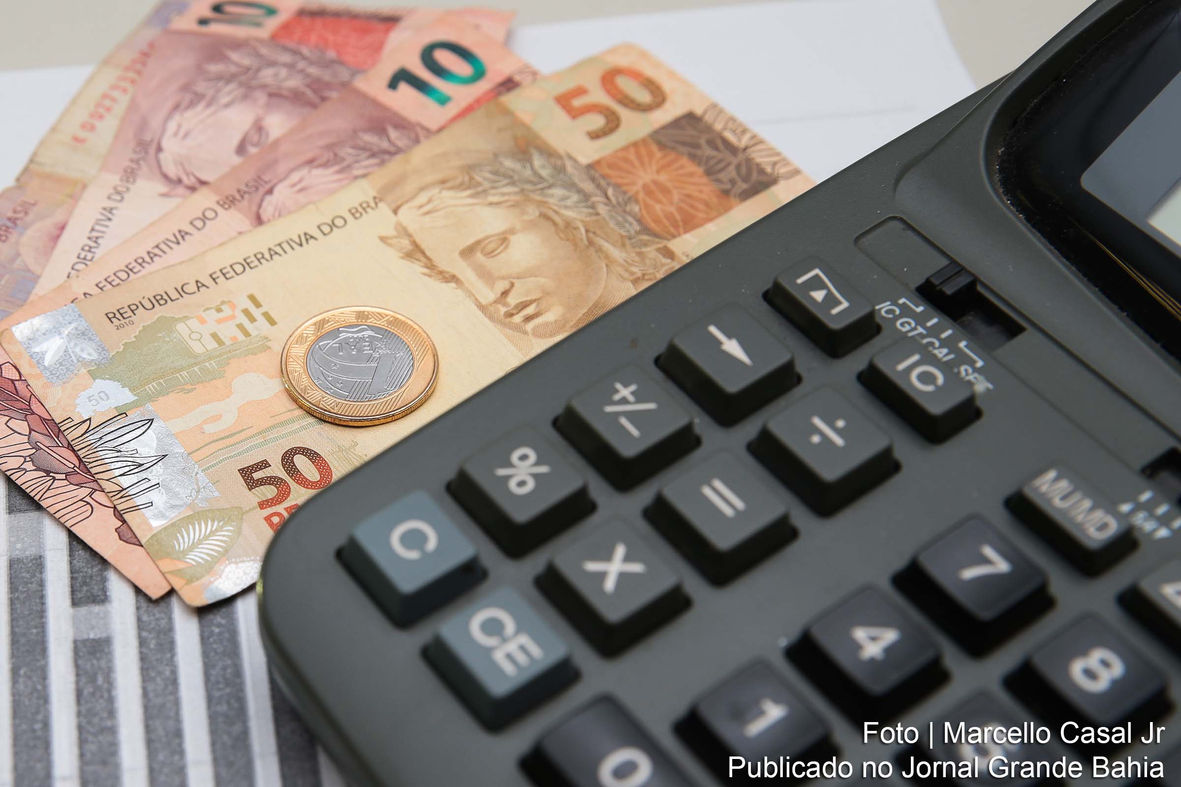 Bolsa de Valores do Brasil (B3) registrada queda acentuada no volume de negociações.