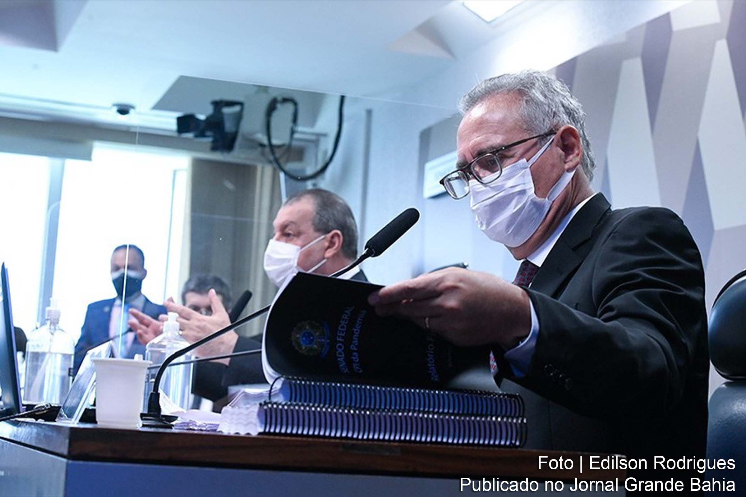 Senador Renan Calheiros (MDB-AL) apresentou oficialmente seu relatório à CPI da Pandemia.