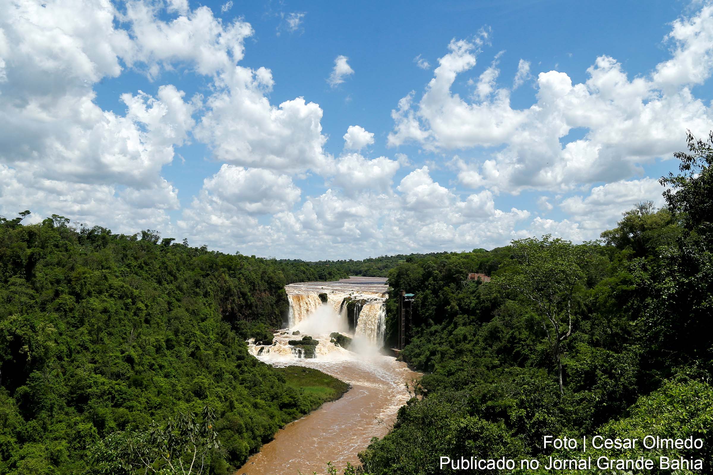Rio Paraná é afetado por longa estiagem.