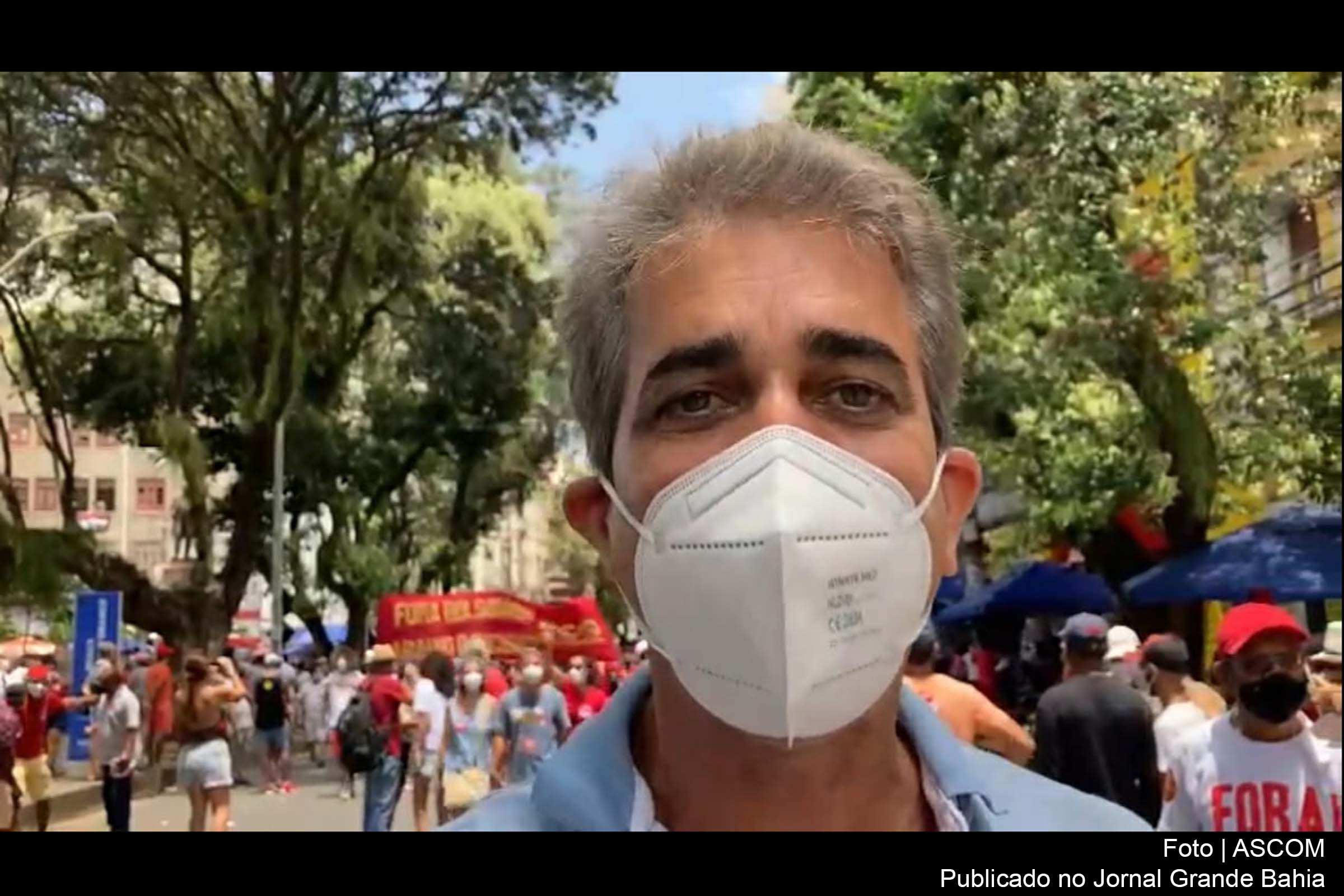 Deputado Robinson Almeida participou de protestos em defesa da democracia e pelo impeachment do extremista Jair Bolsonaro.