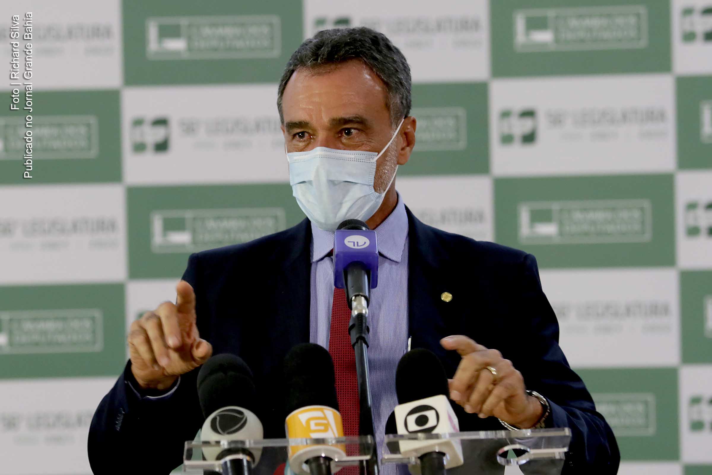 O deputado Daniel Almeida criticou a extinção do Bolsa Família e aumento da fome no país.