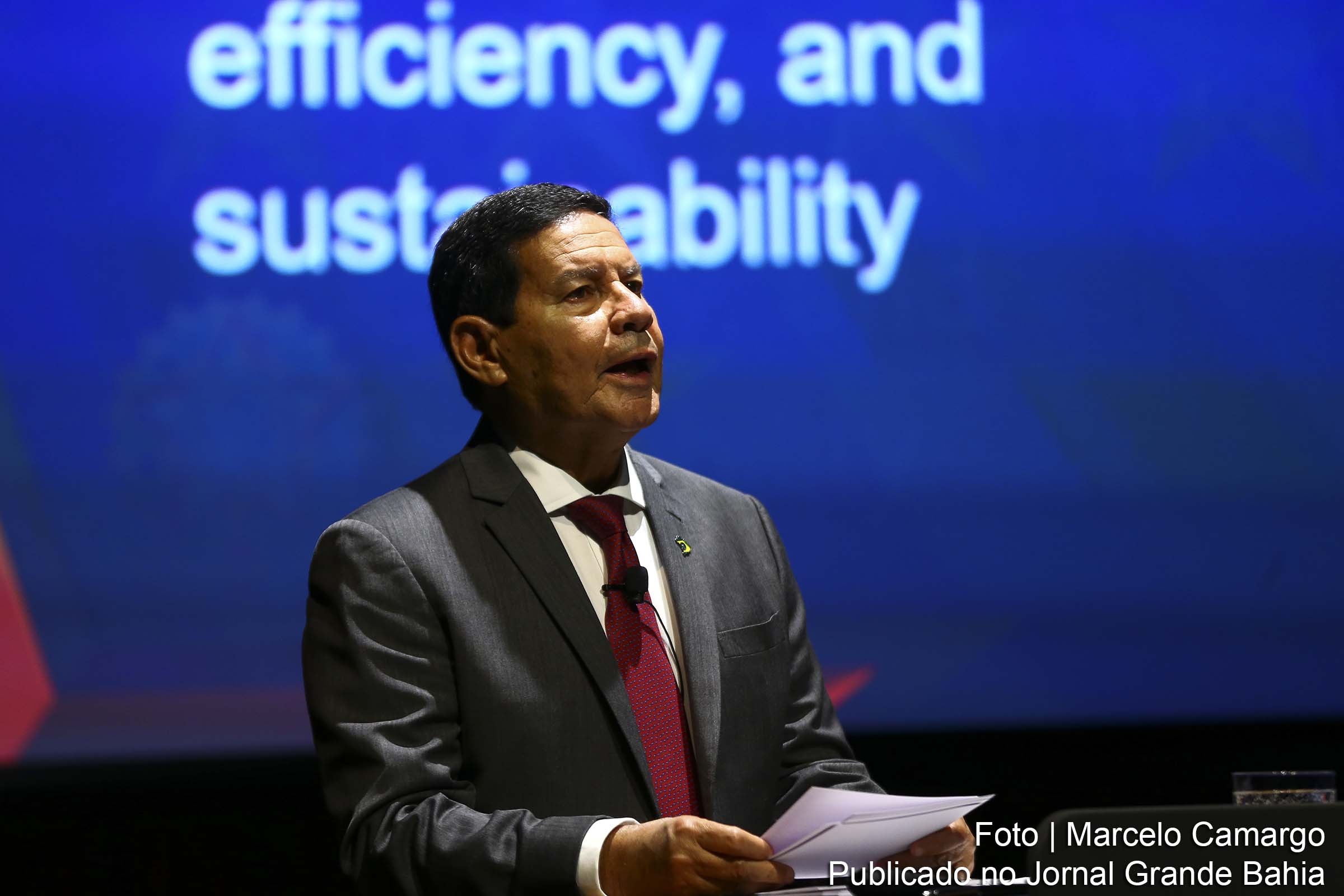 Brasil precisa preservar ao menos 80% da Amazônia, diz vice-presidente Hamilton Mourão