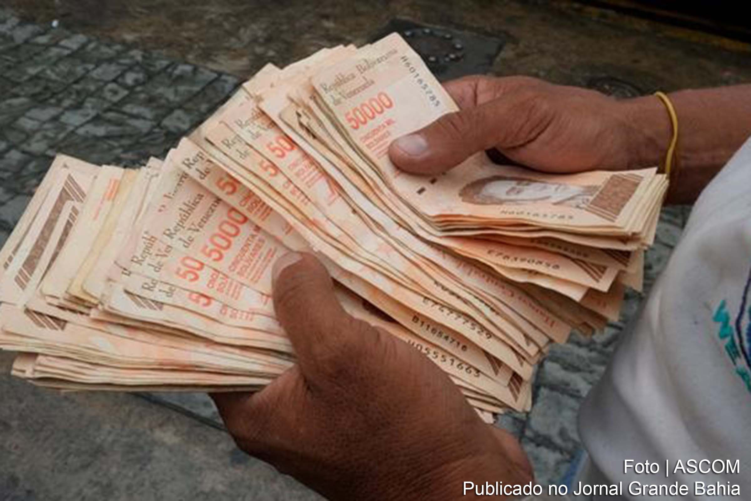 Assolada por hiperinflação, Venezuela corta 6 zeros do bolívar