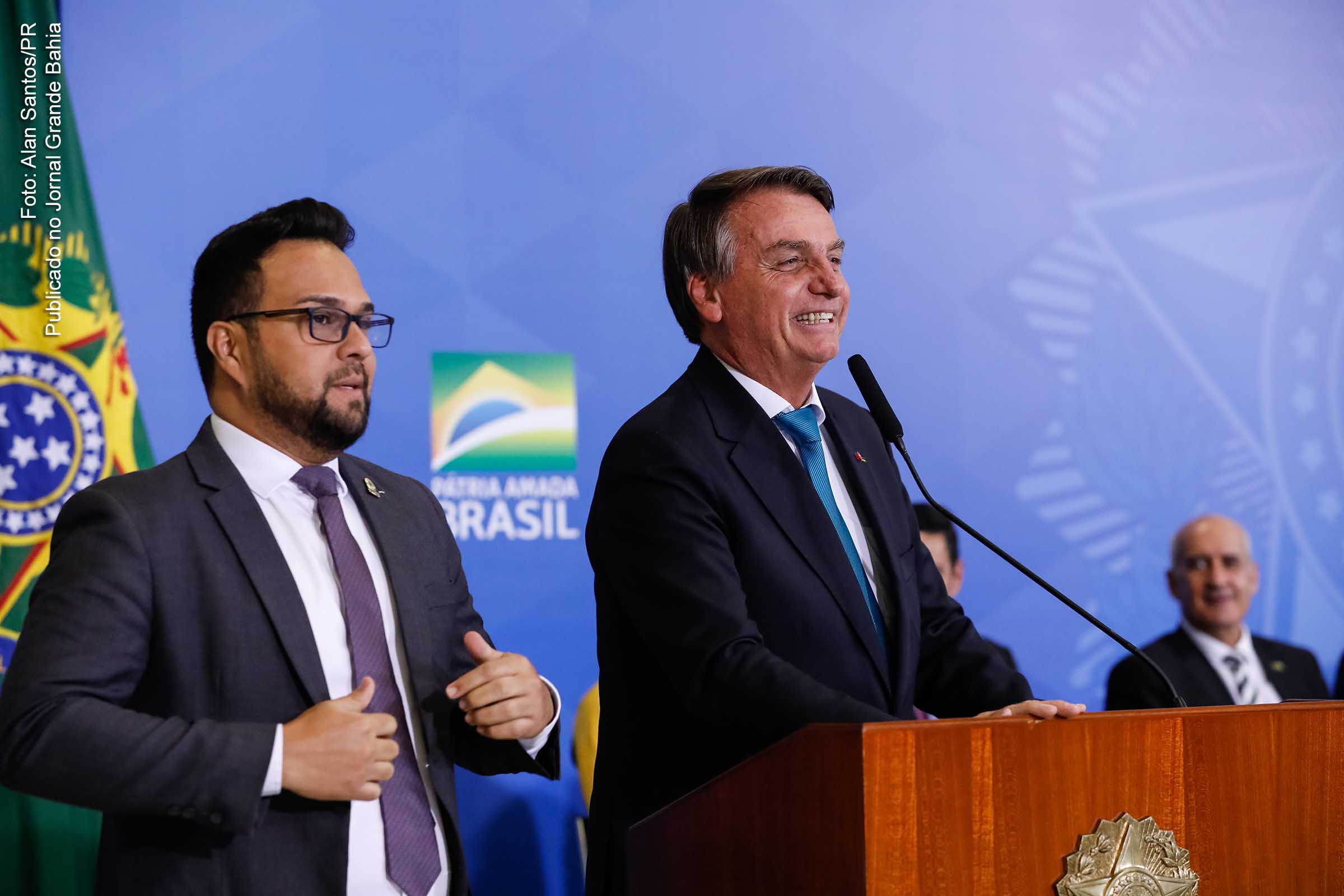Decisão do presidente Jair Bolsonaro foi comunicada pela AGU no dia em que o Supremo Tribunal Federal votaria se o presidente teria o direito de depor por escrito no inquérito que apura sua suposta interferência na Polícia Federal. Inquérito investiga se governante trocou chefia da PF em benefício próprio.