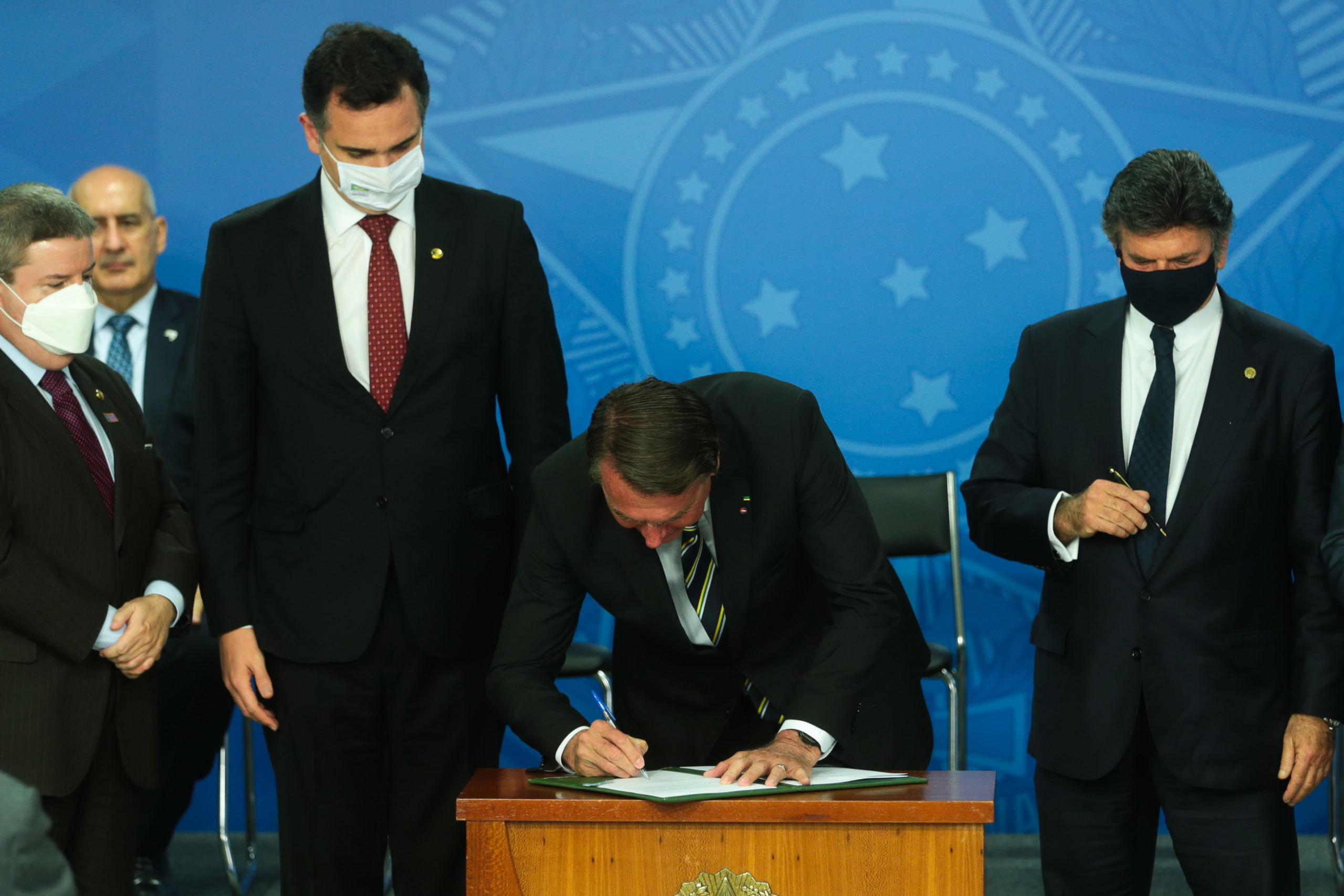 Presidente Jair Bolsonaro sancionou a lei de criação do Tribunal Regional Federal (TRF) da 6ª Região, com jurisdição em Minas Gerais.