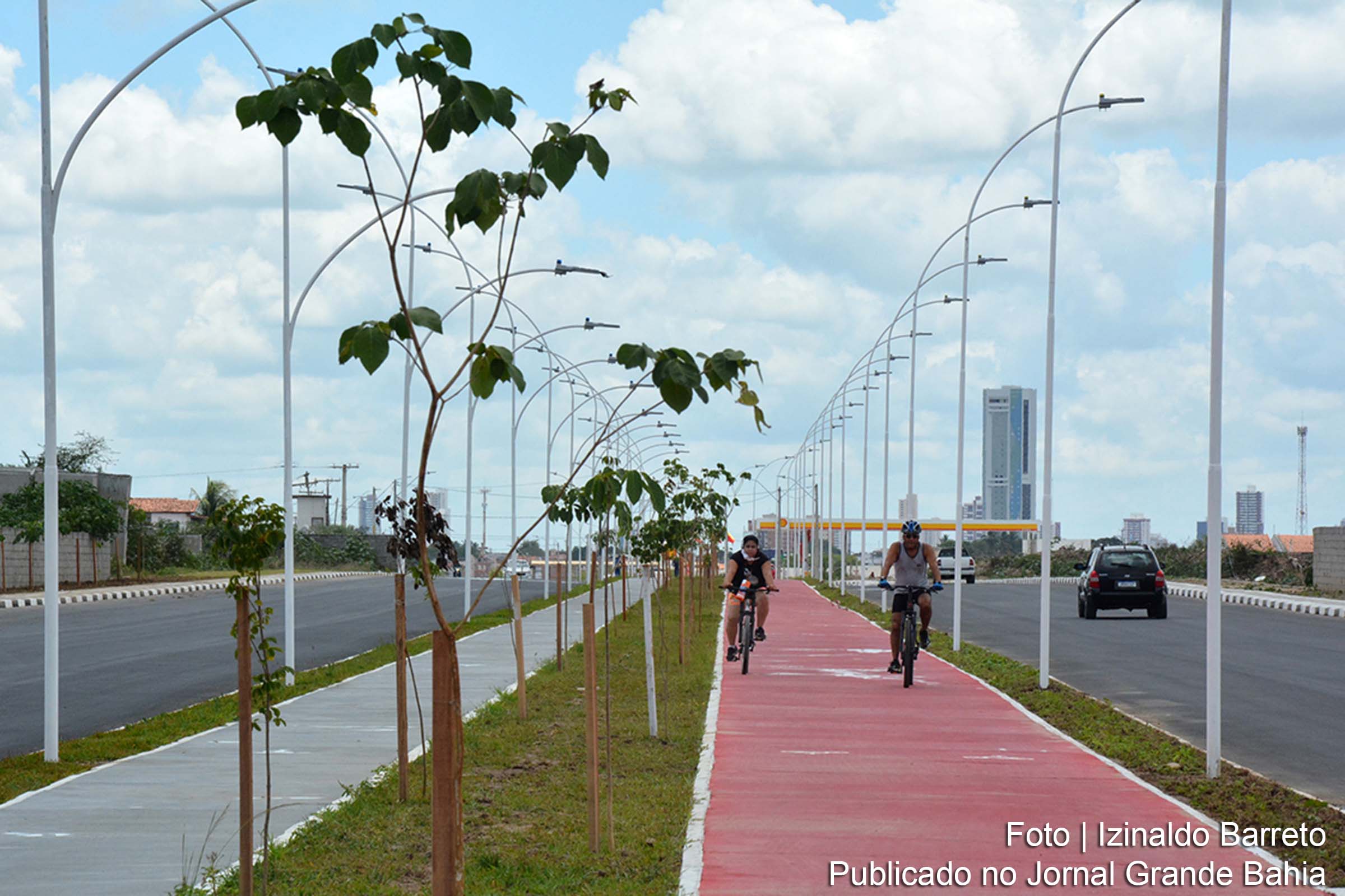 Avenida Francisco Fraga Maia já possui 800 metros de ciclovia, no trecho recentemente entregue para o tráfego de veículos.