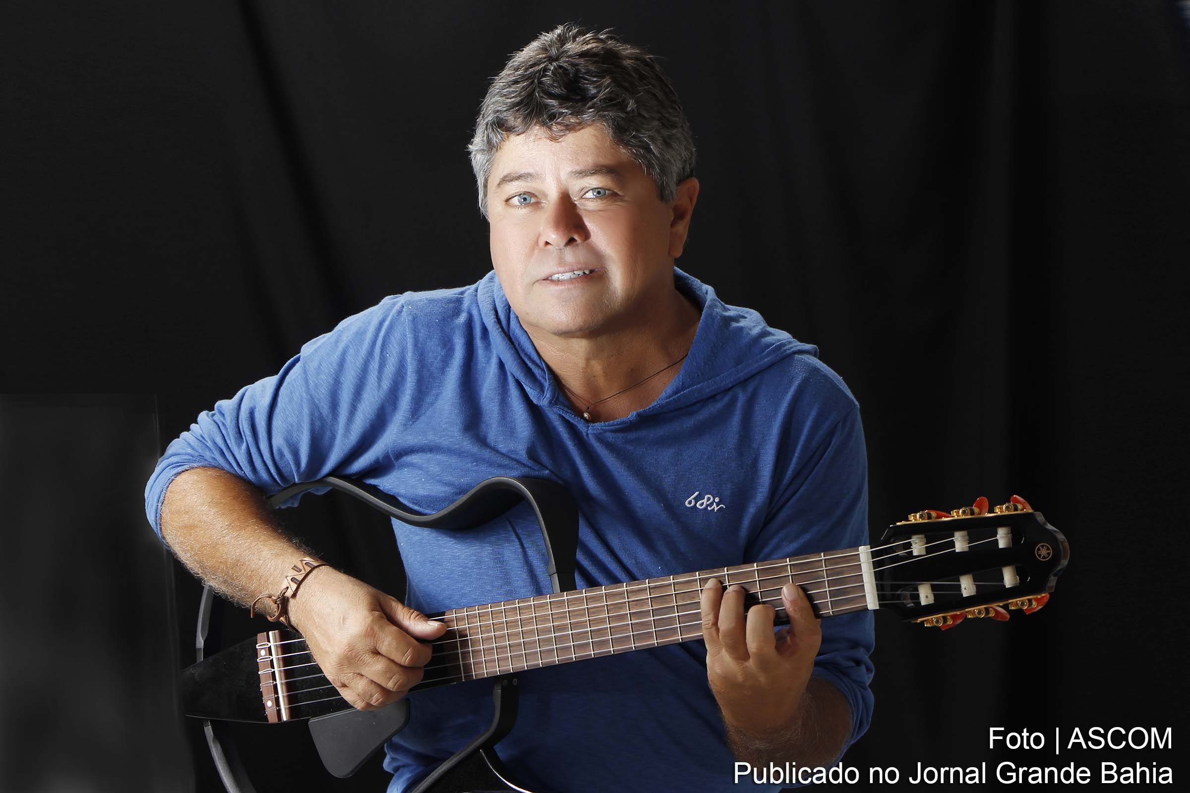 Cantor, compositor e instrumentista, Maurício Dia volta ao palco da Varanda do Sesi Rio Vermelho.