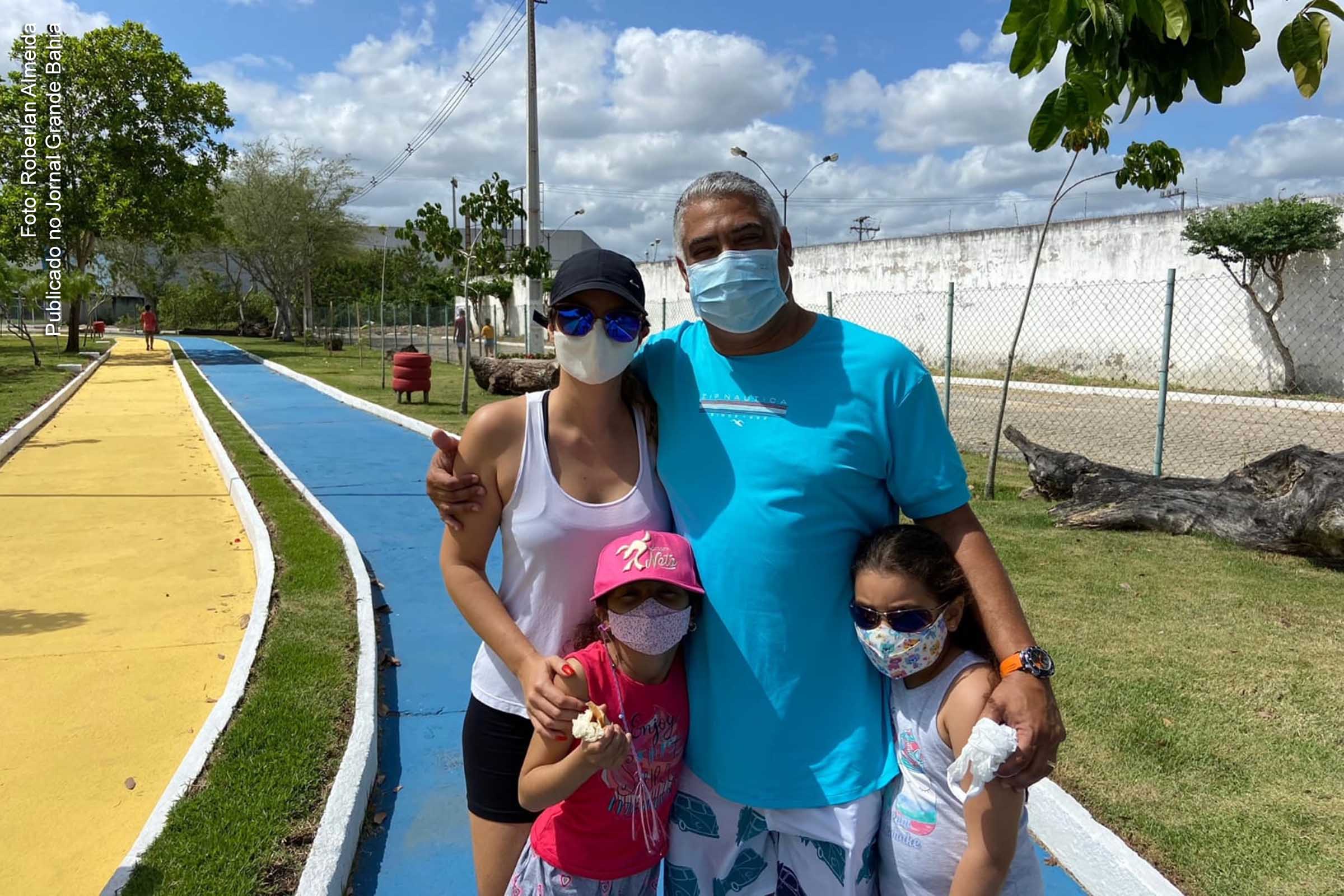 Membros da comunidade de Feira de Santana volta a frequentar o Parque da Lagoa, após reabertura pós-pandemia.