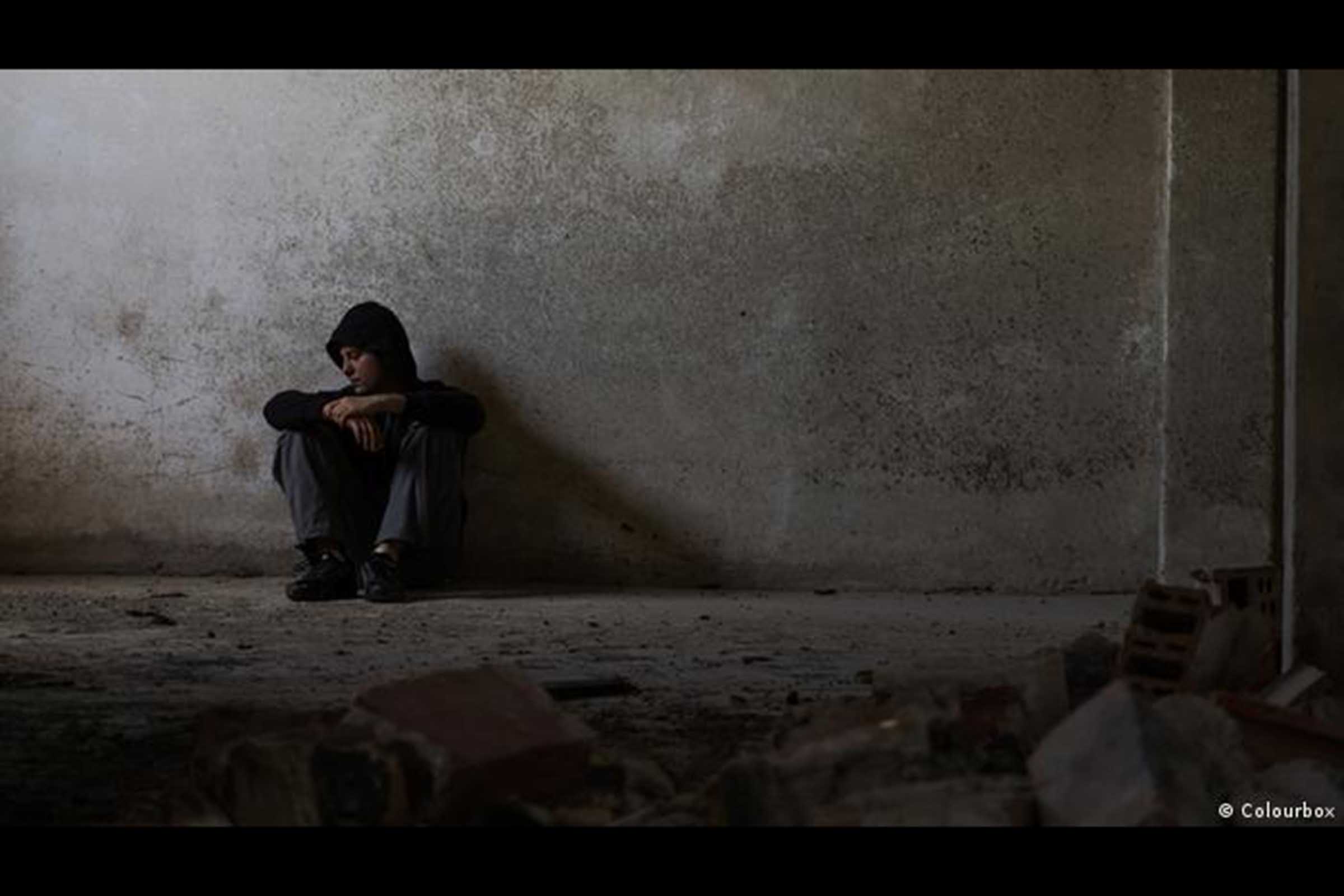 Relatório do Unicef aponta que uma em cada 7 pessoas entre 10 e 19 anos no mundo sofre com distúrbios mentais. Órgão das Nações Unidas diz que restrições do coronavírus geraram efeitos adicionais a longo prazo. Segundo pesquisa, 20% dos jovens com entre 15 e 24 anos dizem muitas vezes se sentirem deprimidos.