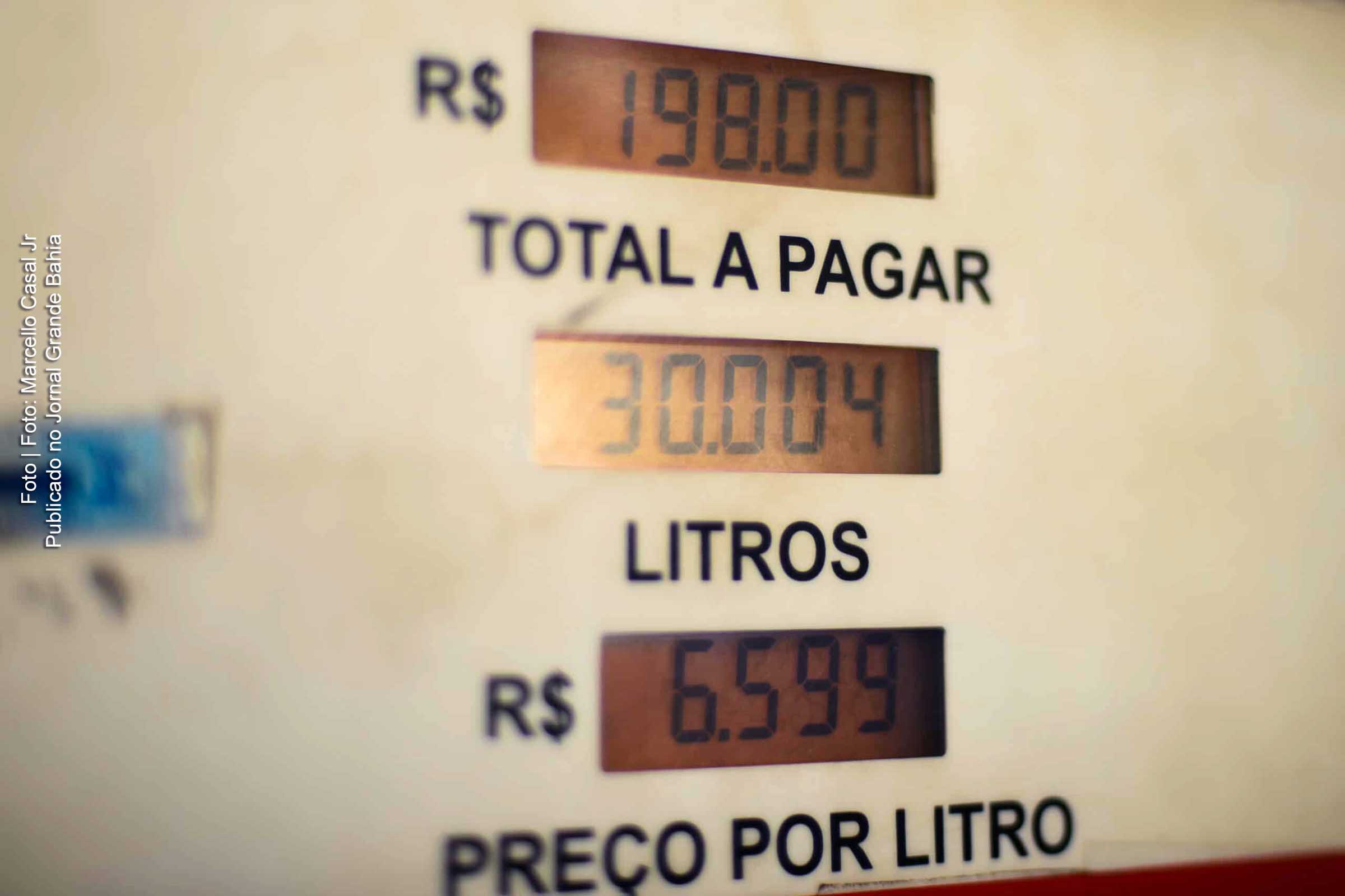 Preços elevados dos combustíveis impulsiona protestos contra Governo Bolsonaro.
