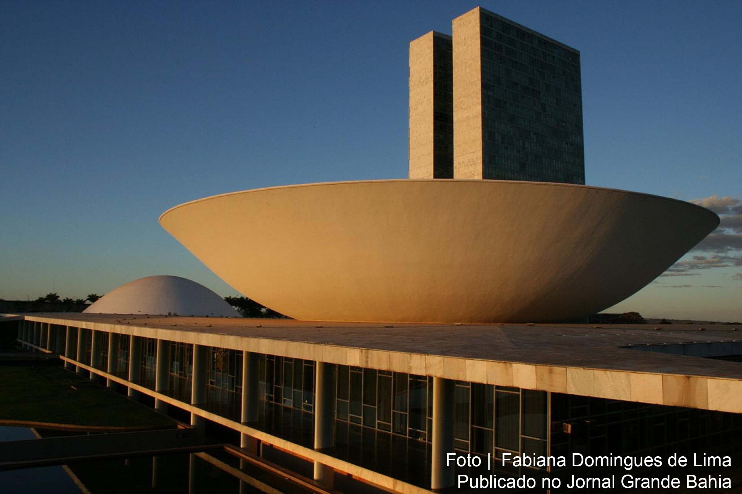 As cúpulas e as torres das duas casas legislativas receberão projeções.
