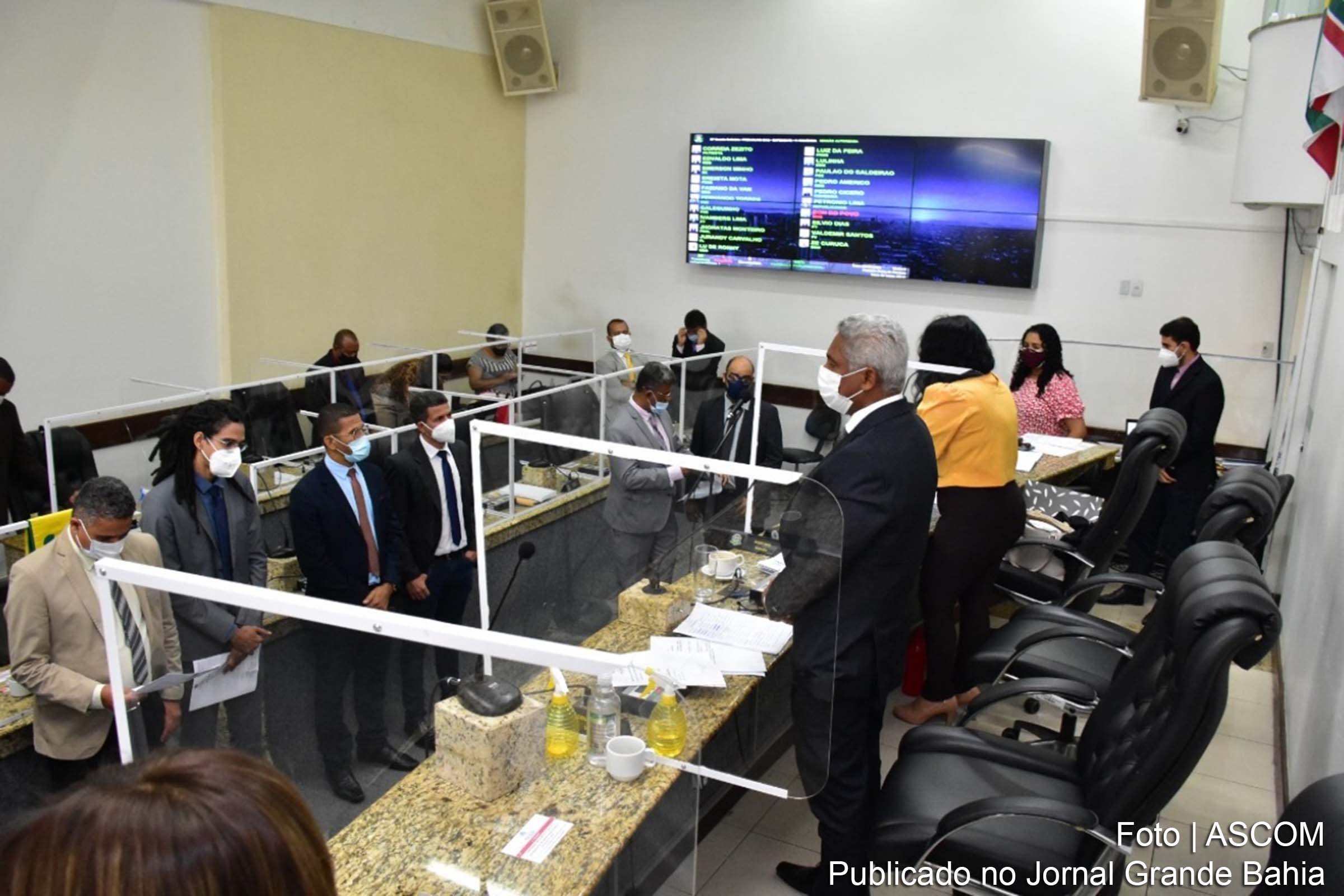 Sessão plenária da Câmara Municipal de Feira de Santana é presidida por Silvio Dias (PT).