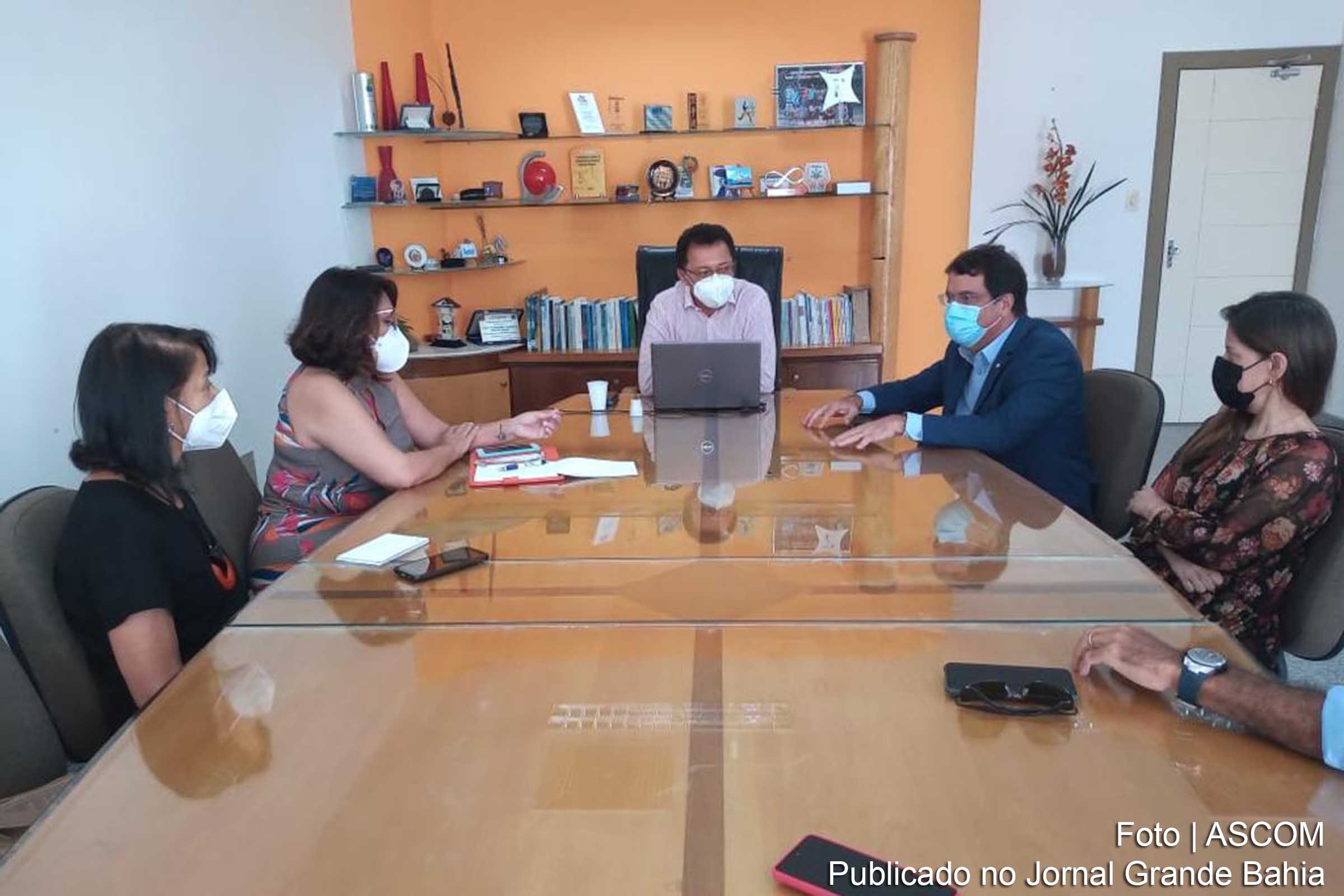 Reitor Evandro do Nascimento recebeu demanda do deputado Angelo Almeida para que UEFS elabore projeto de estudo sobre o Lago de Pedra do Cavalo.