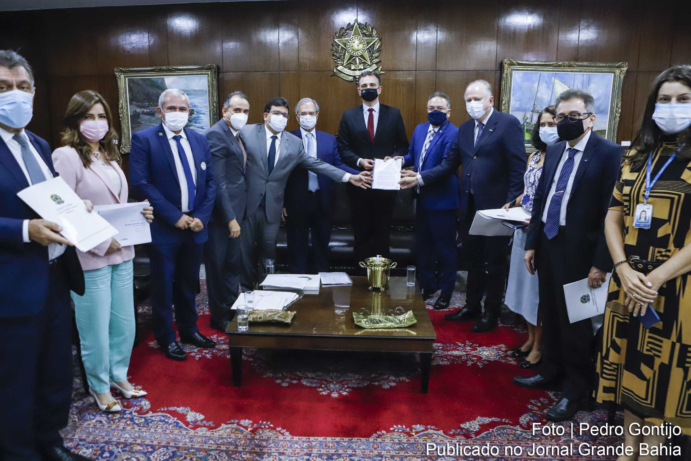 Relatório à Proposta de Emenda à Constituição do Senado que trata da Reforma Tributária (PEC 110/2019) foi entregue em cerimônia na presidência do Senado, nesta terça-feira (05/10/2021).