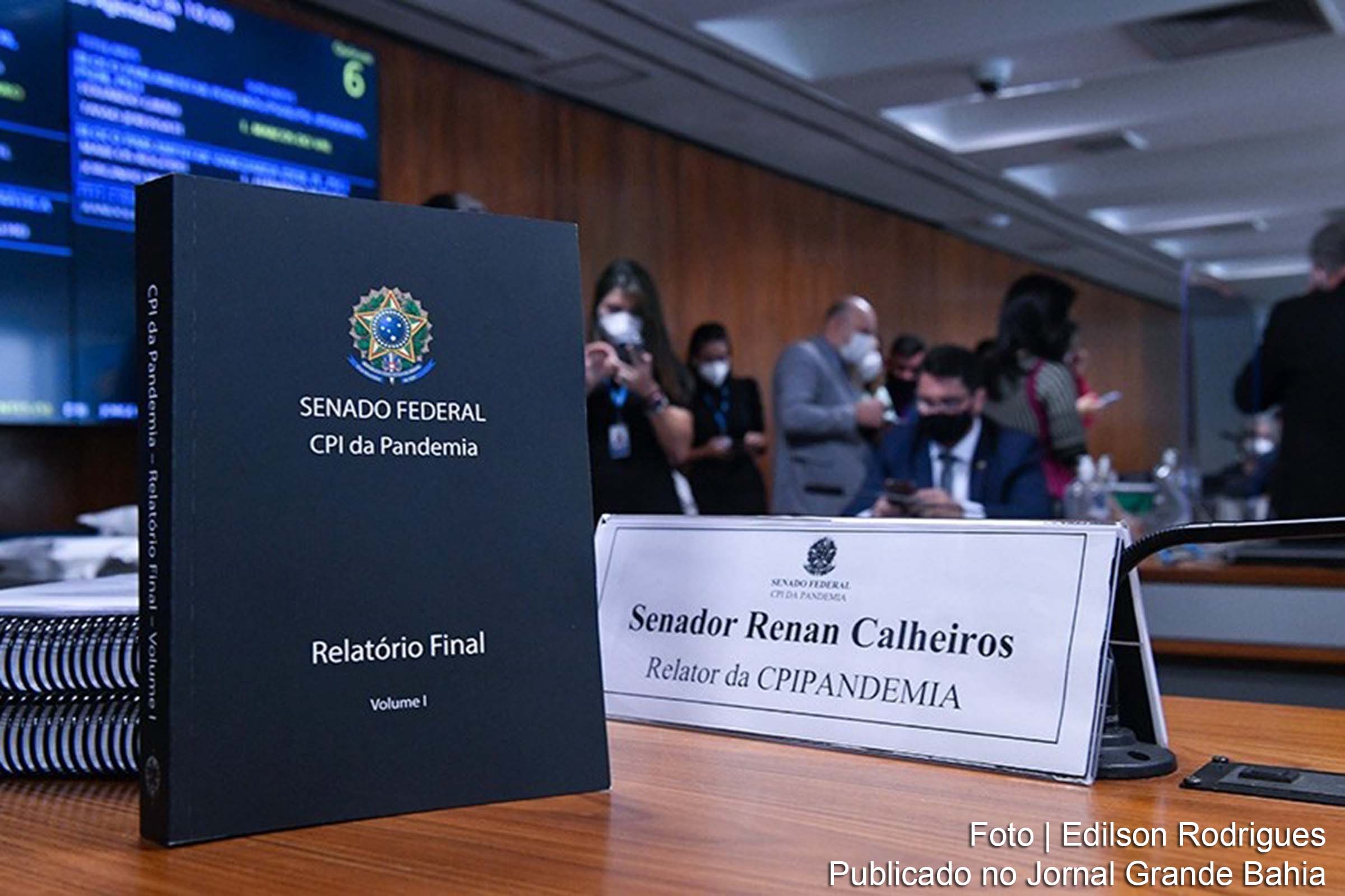 O relatório final da CPI da Pandemia, apresentado pelo senador Renan Calheiros (MDB-Al), tem 1.180 páginas, e recomenda o indiciamento de 66 pessoas físicas e duas pessoas jurídicas.