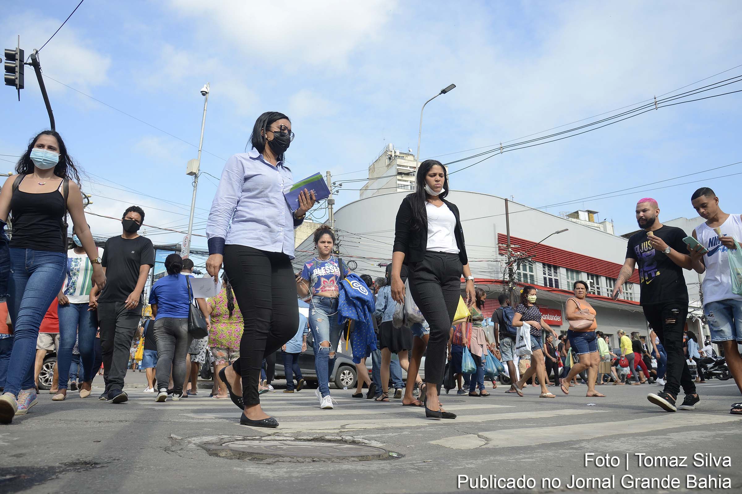 Transmissão do novo coronavírus continua em queda, diz Fiocruz.