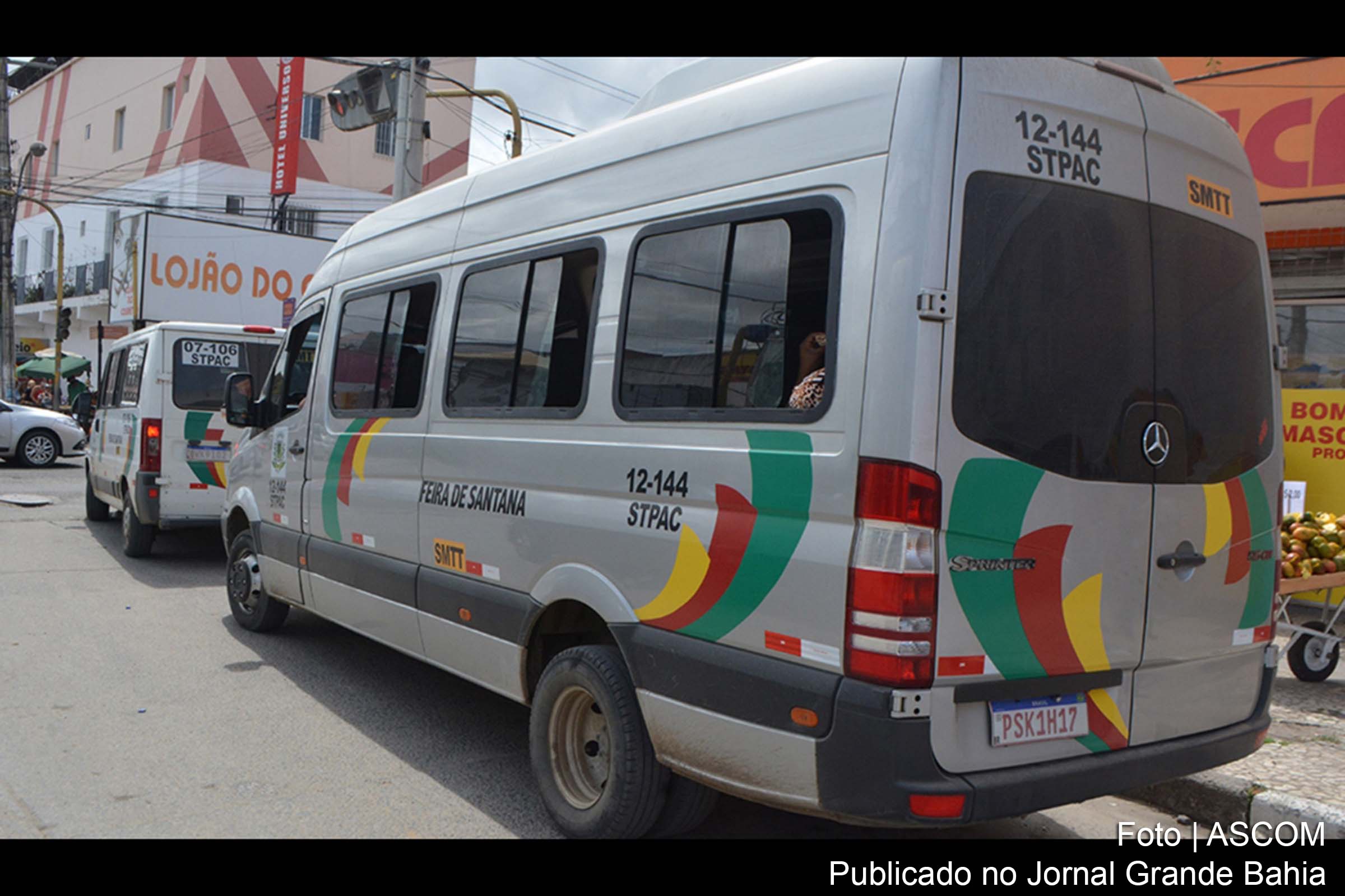 Vans foram contratadas pela Prefeitura de Feira de Santana para realizar o transporte de passageiros durante o período de greve dos Rodoviários.